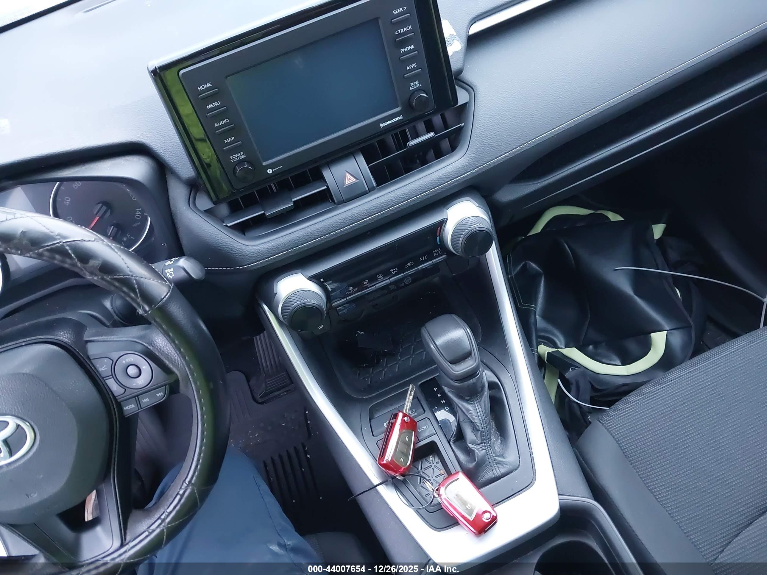 TOYOTA RAV4 image 11