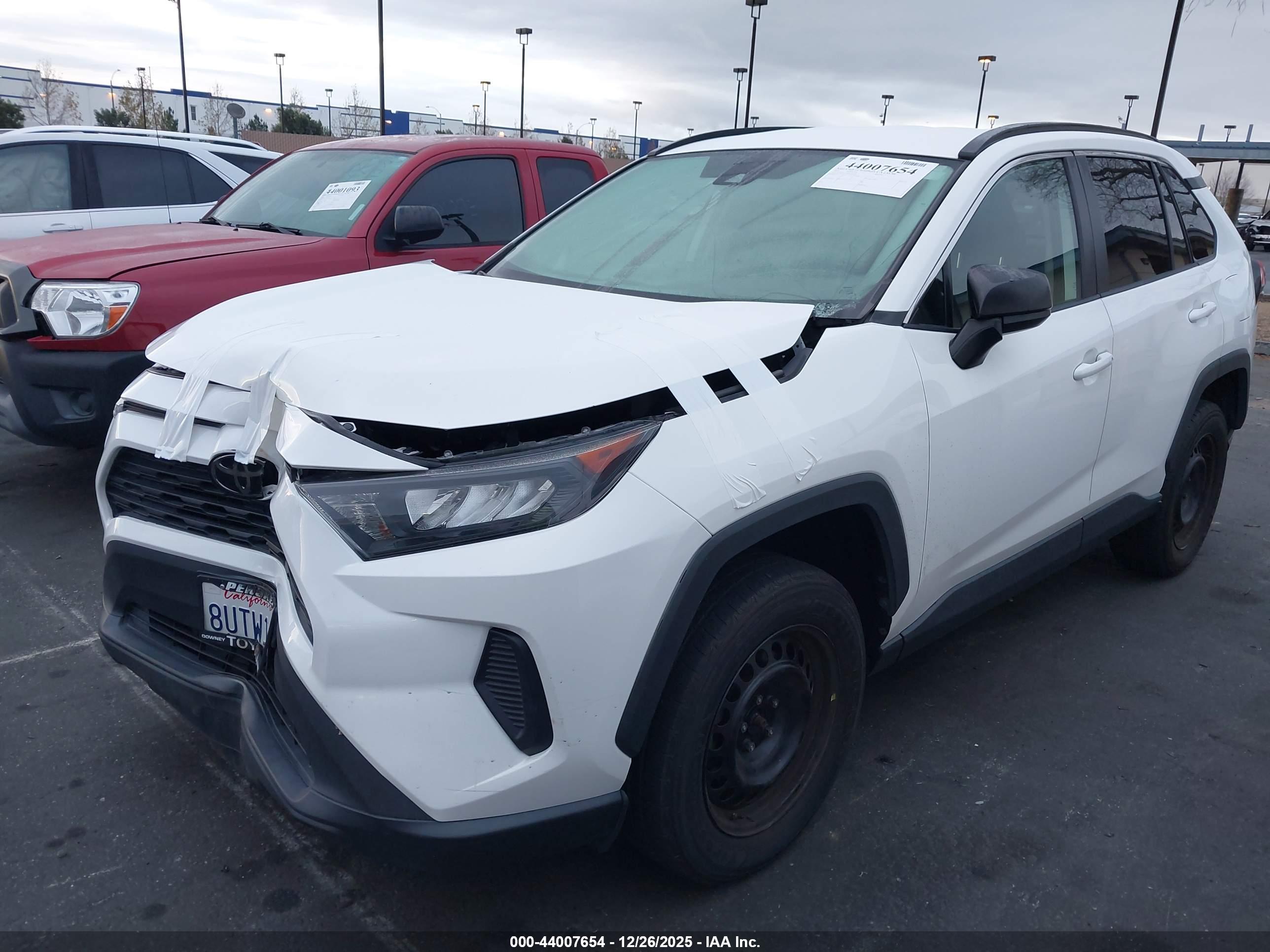 TOYOTA RAV4 image 2