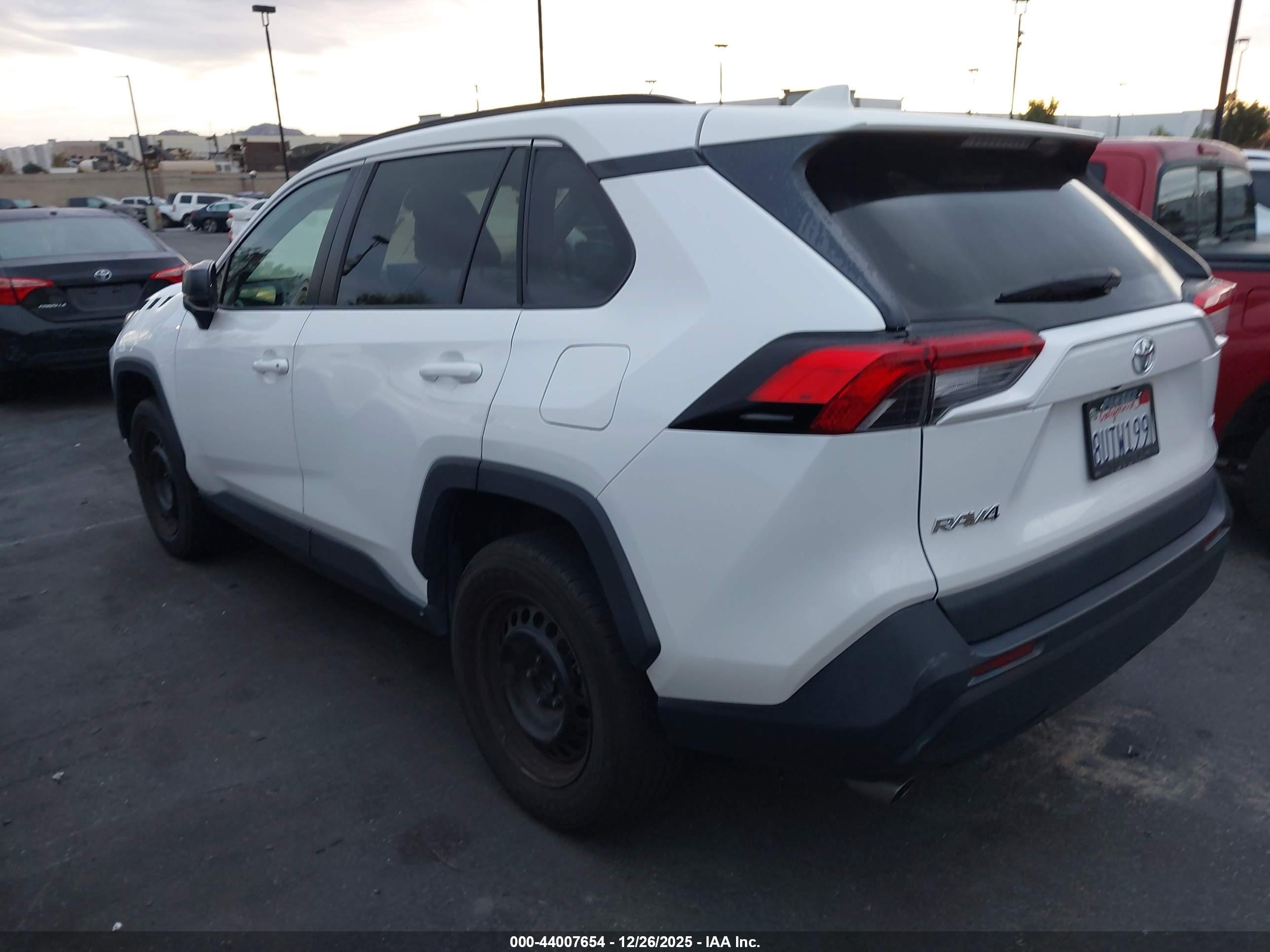 TOYOTA RAV4 image 3