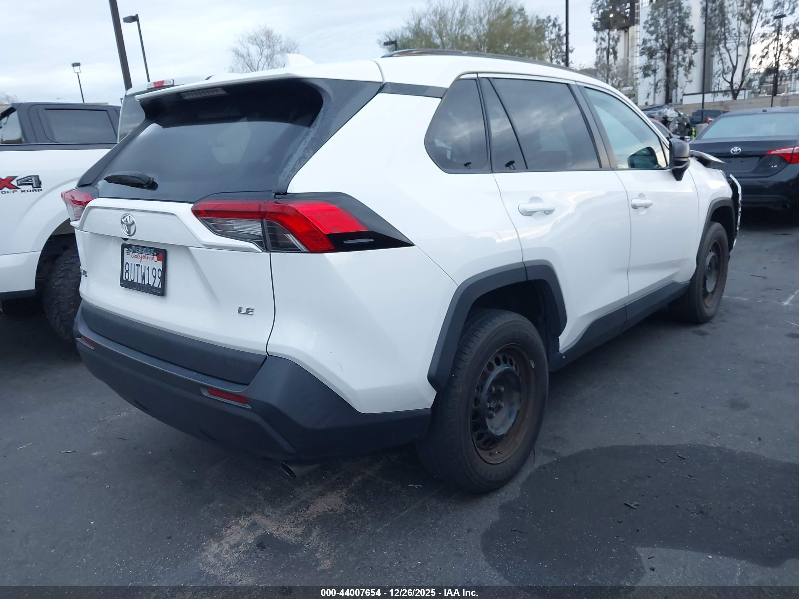 TOYOTA RAV4 image 4