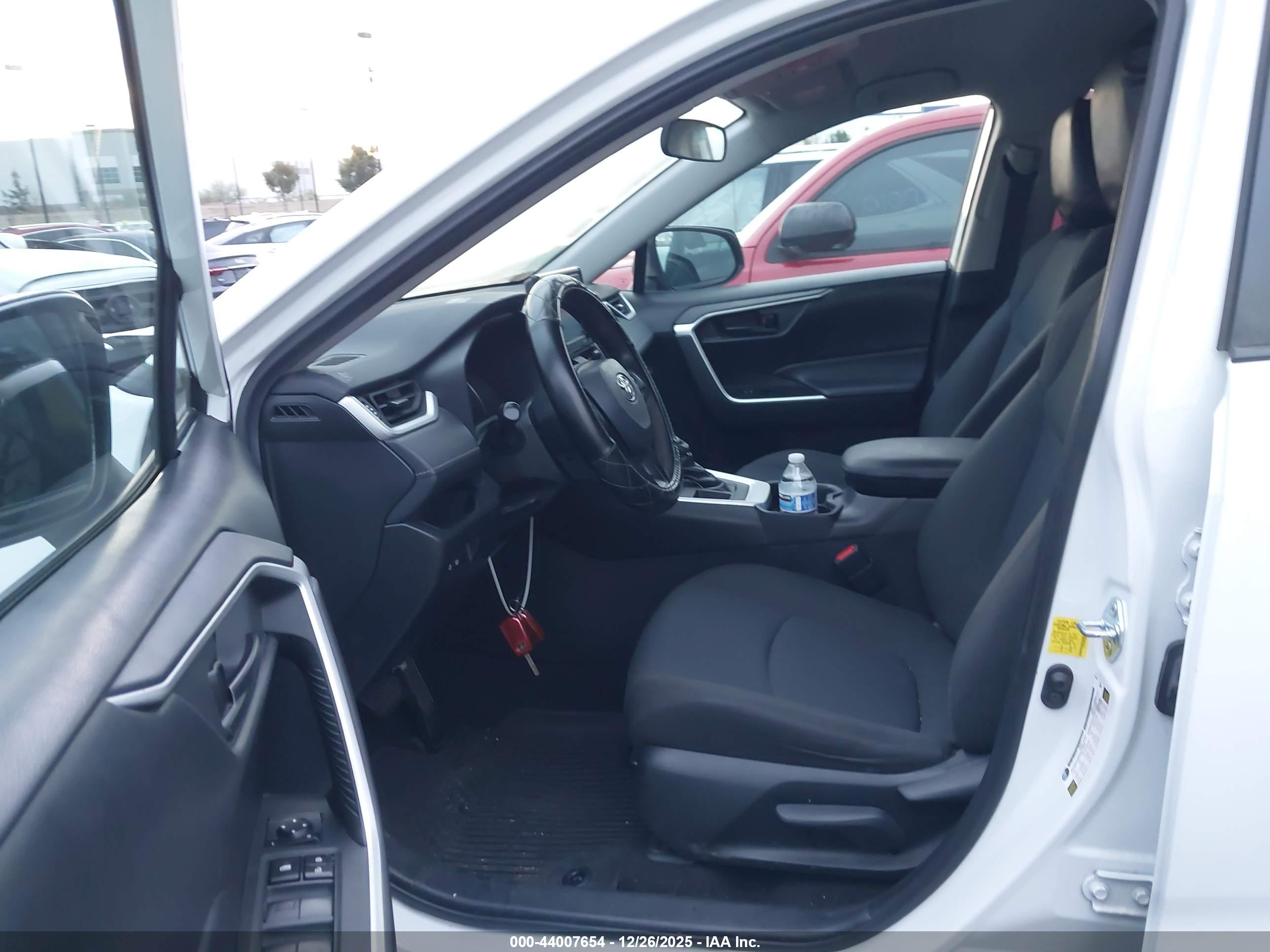 TOYOTA RAV4 image 5