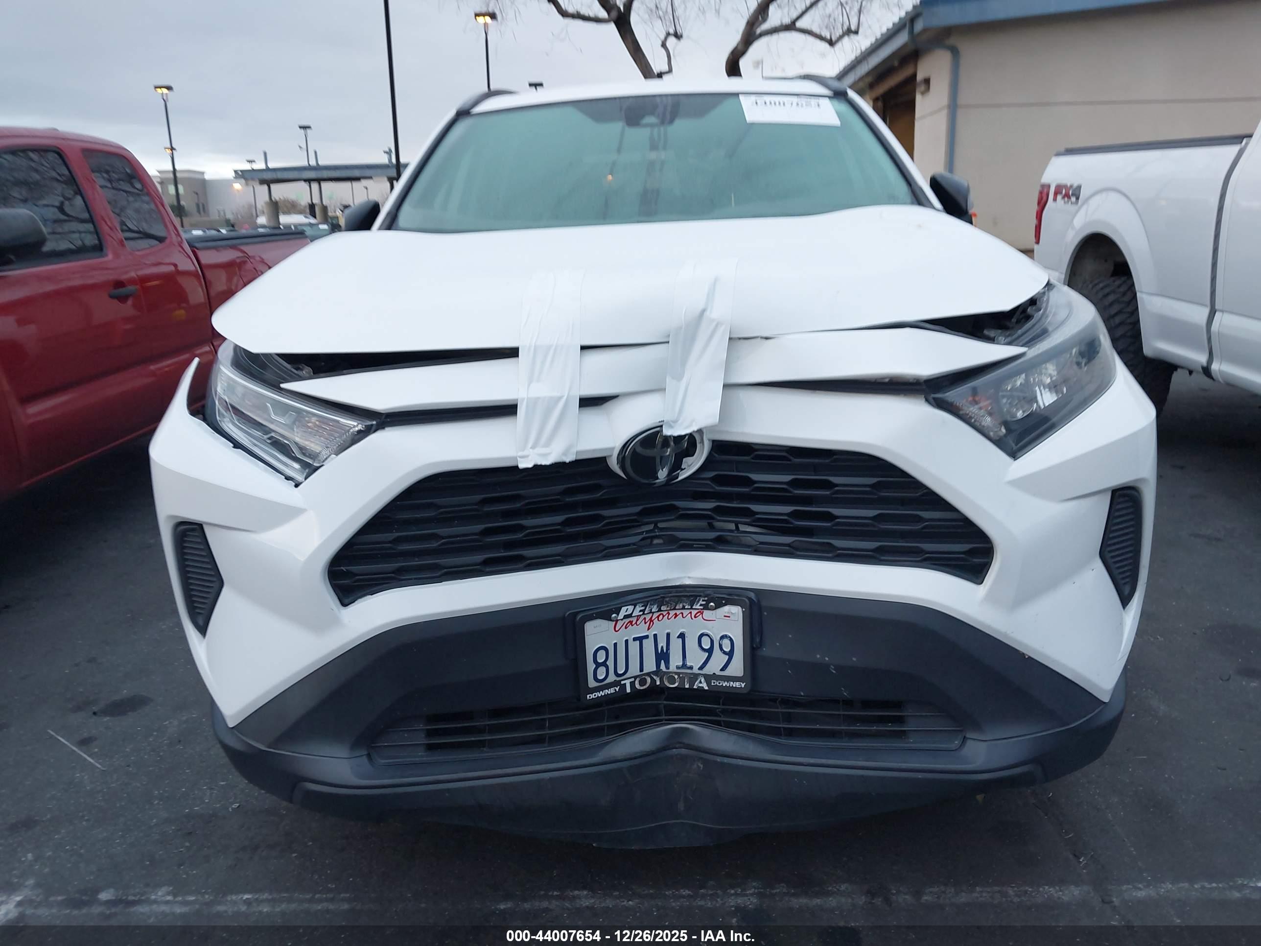 TOYOTA RAV4 image 6