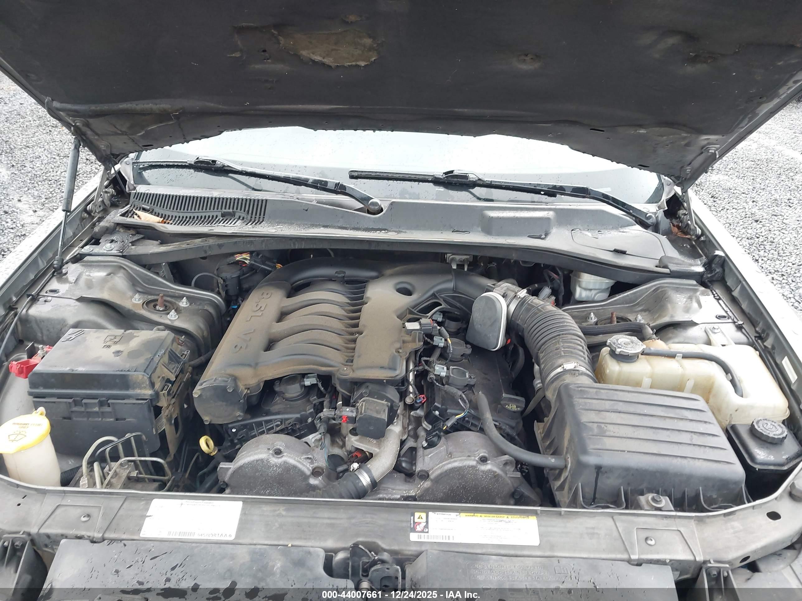 CHRYSLER 300 image 10
