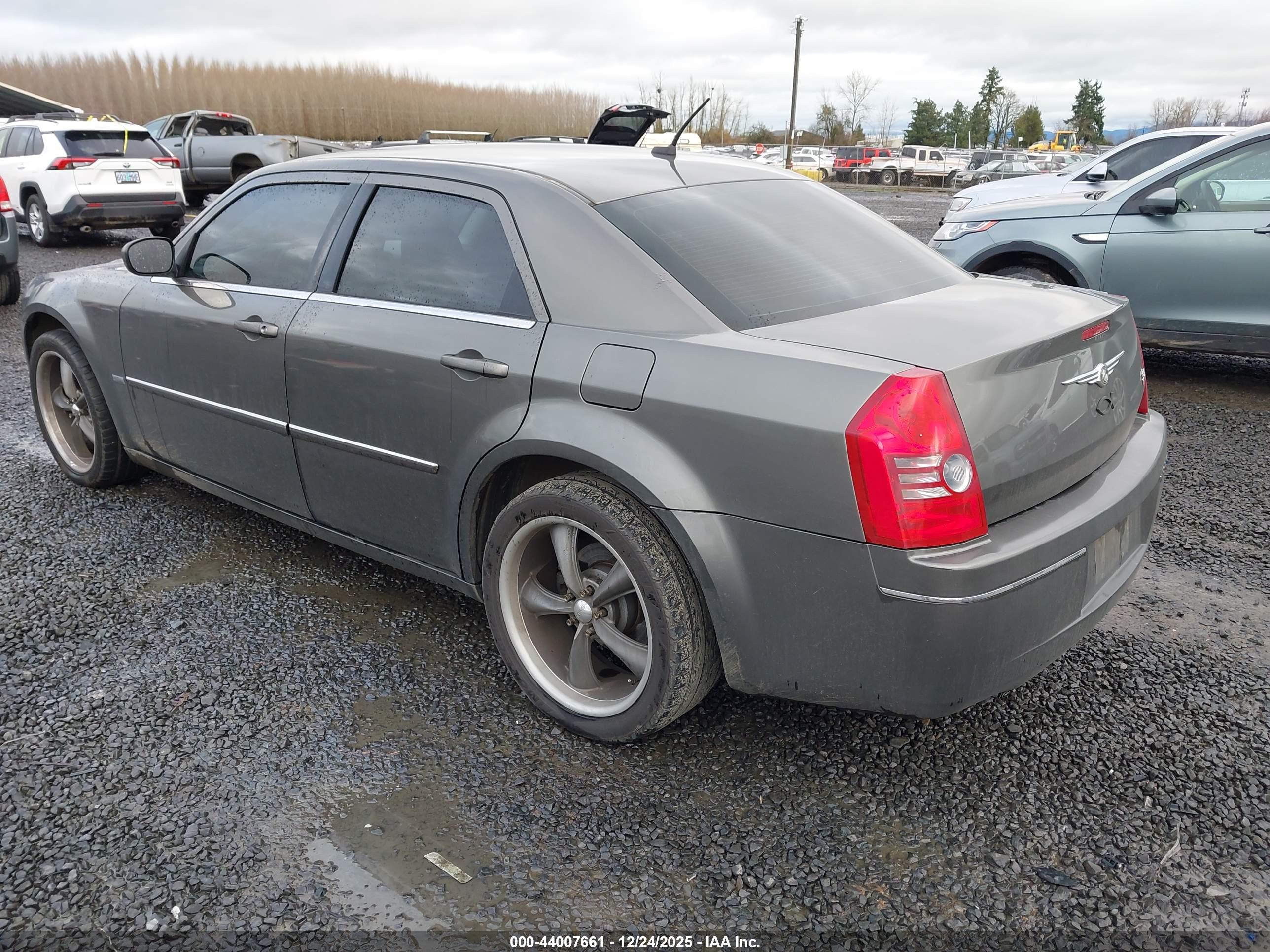 CHRYSLER 300 image 3