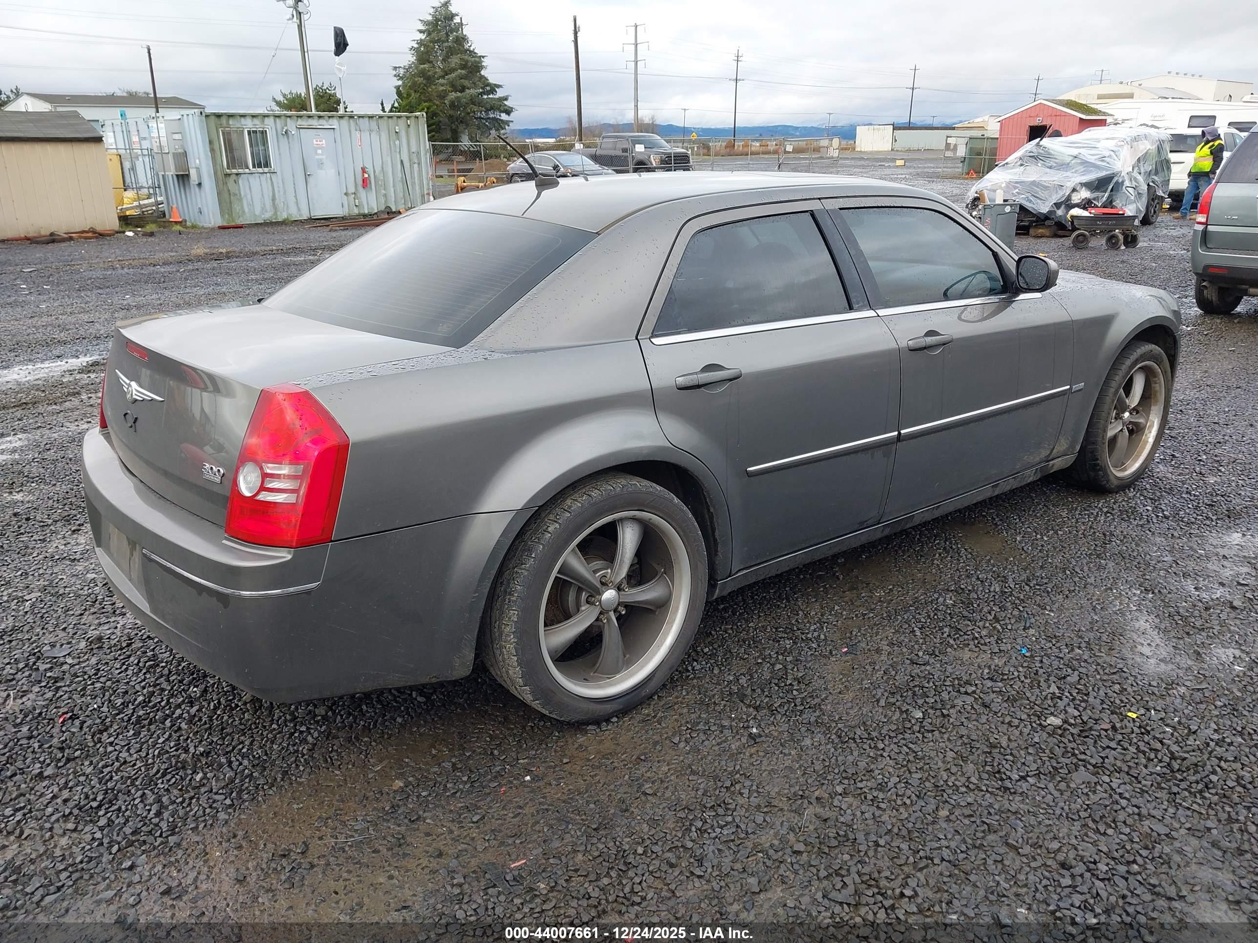 CHRYSLER 300 image 4