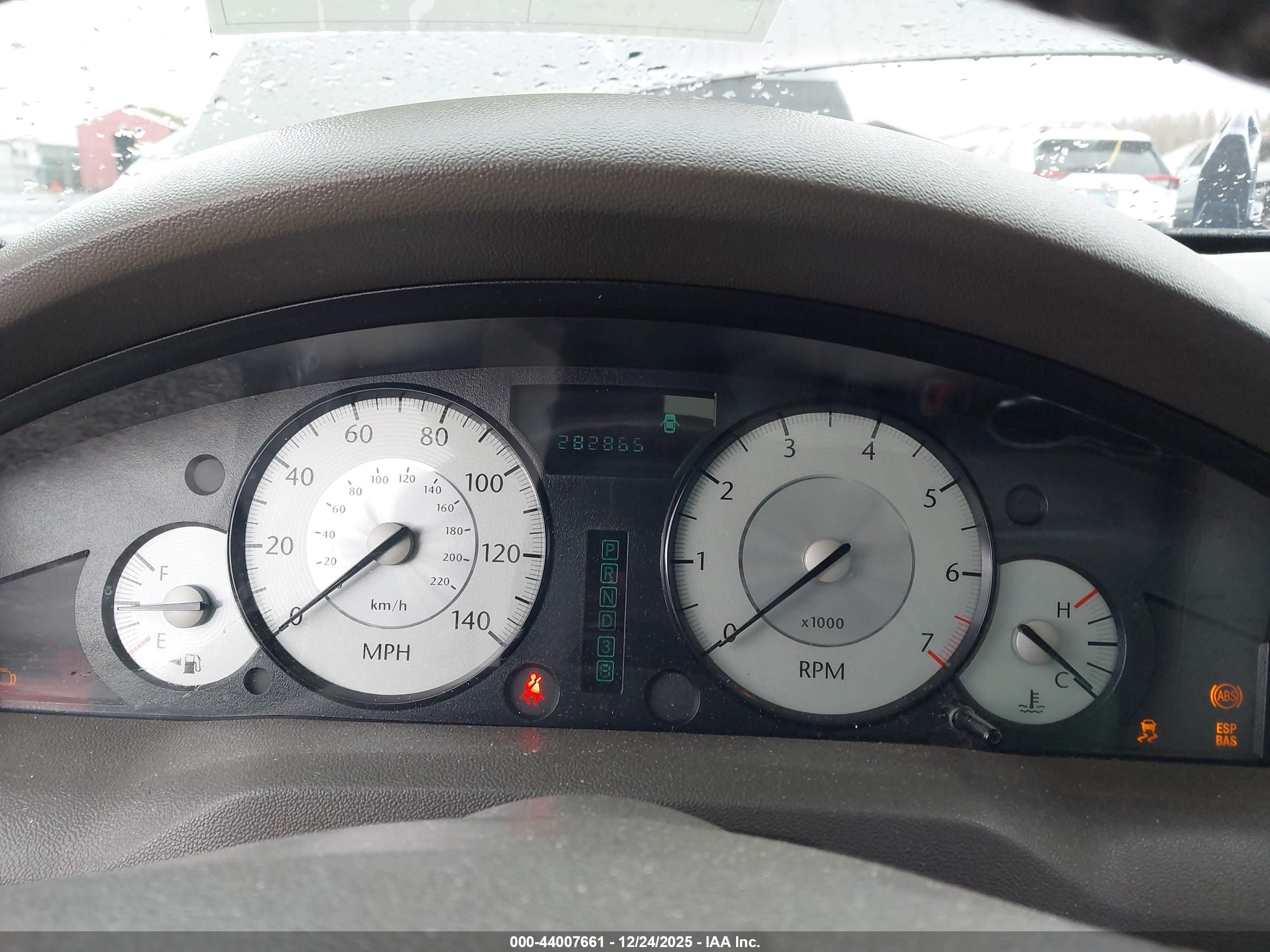CHRYSLER 300 image 7