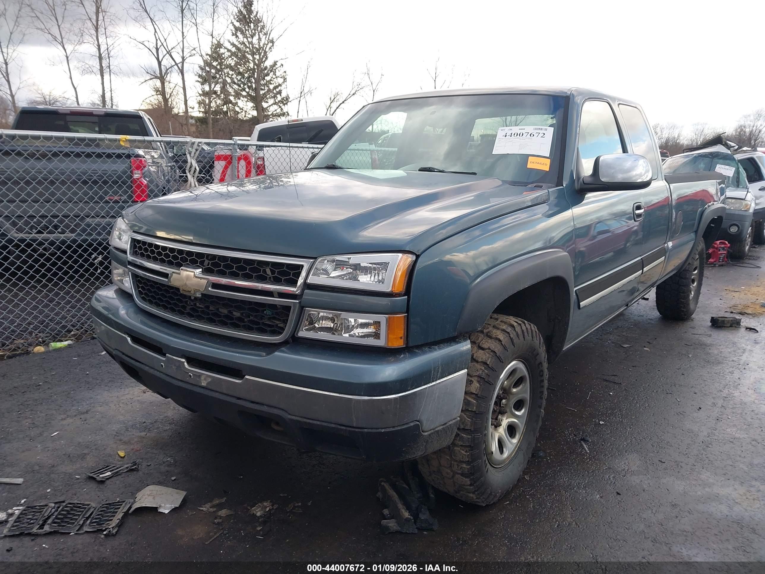 CHEVROLET SILVERADO image 2