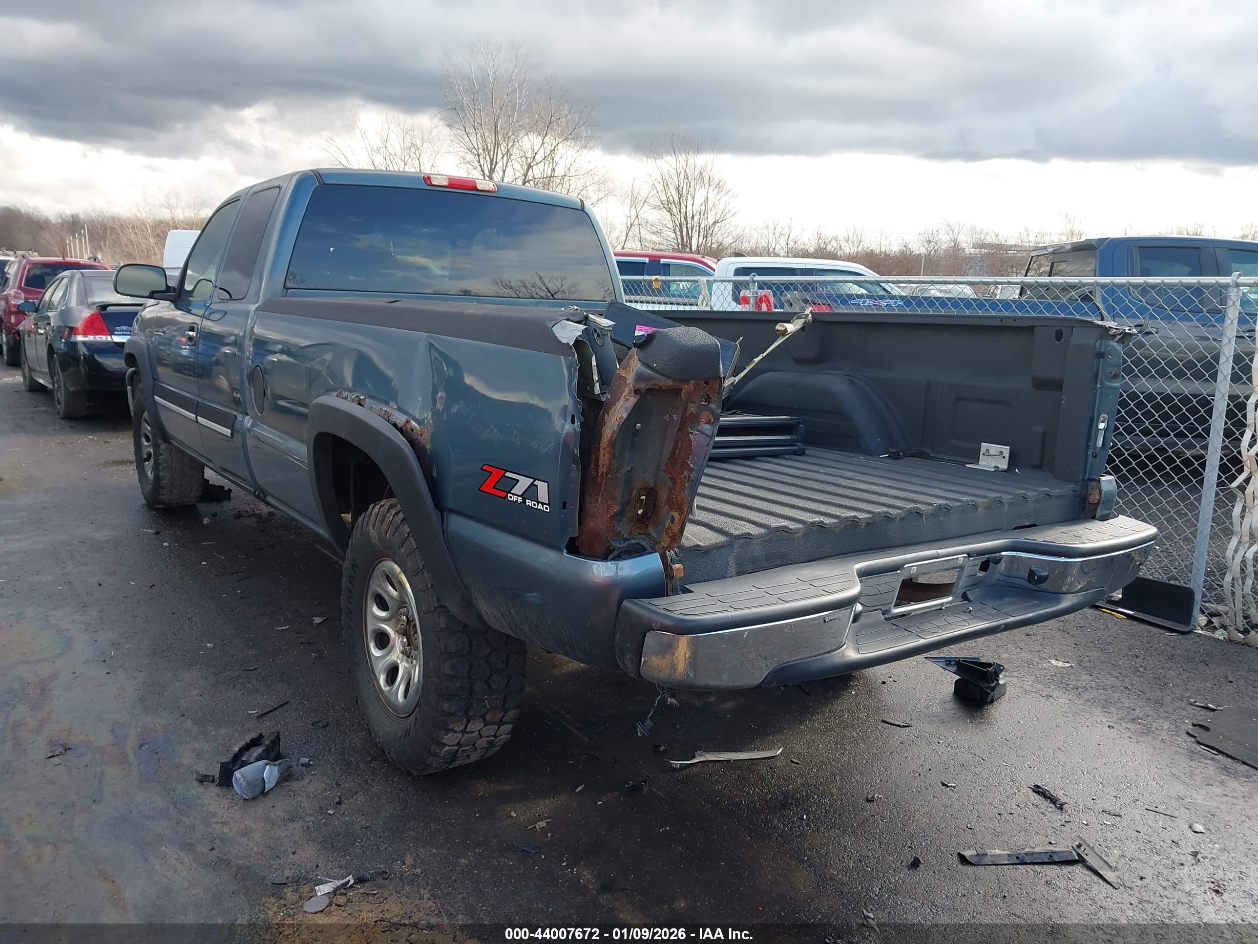 CHEVROLET SILVERADO image 3