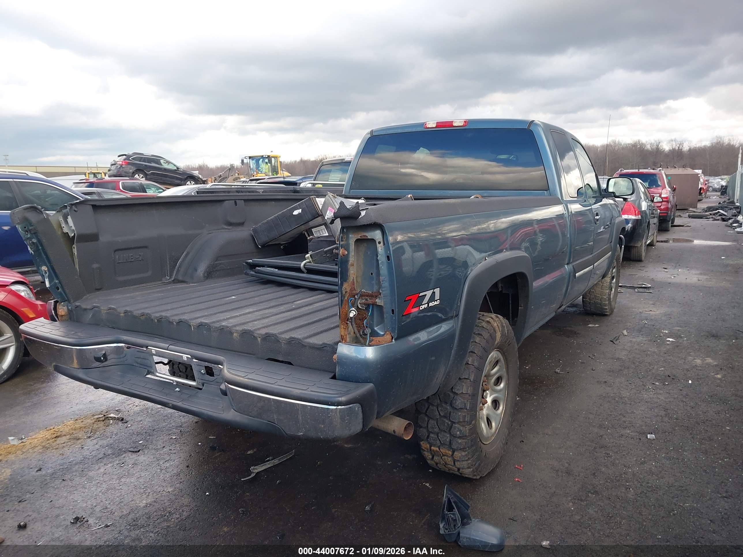 CHEVROLET SILVERADO image 4