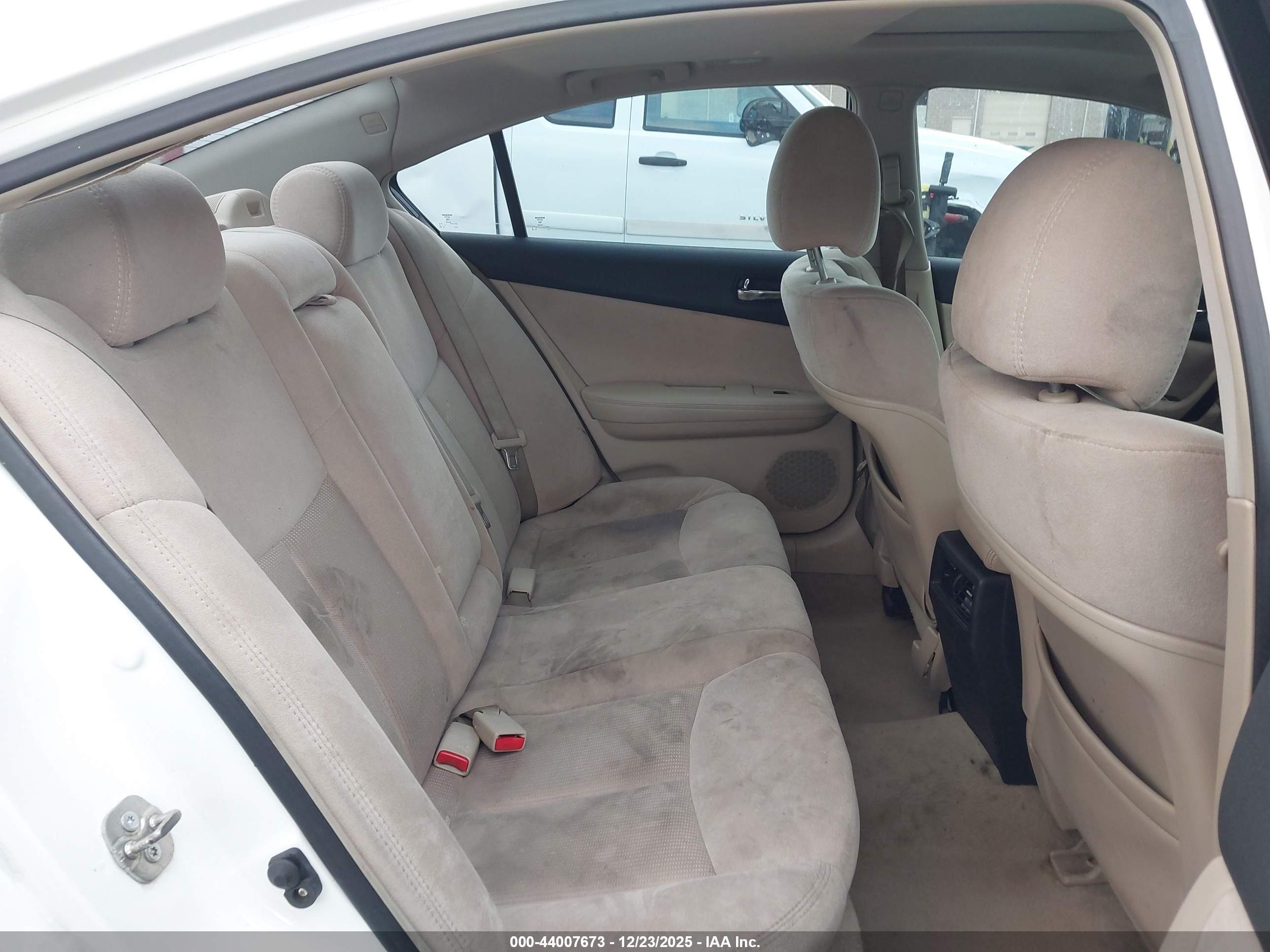 NISSAN MAXIMA image 8