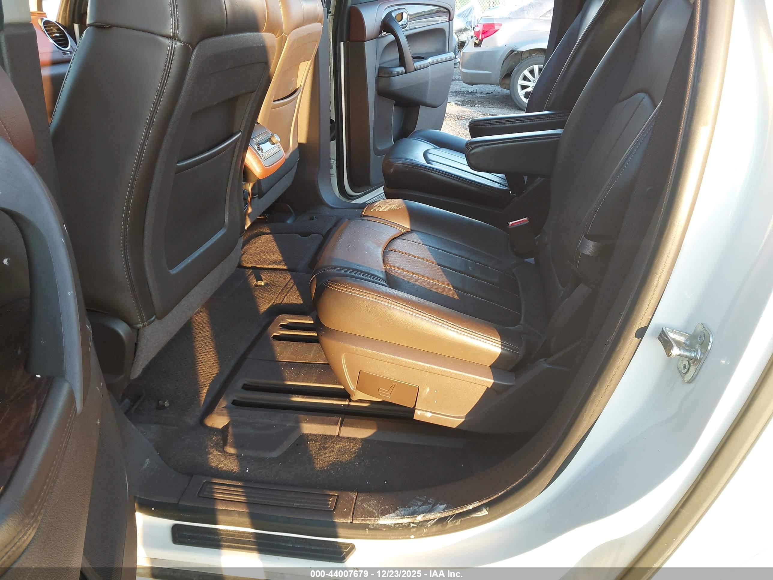 BUICK ENCLAVE image 8