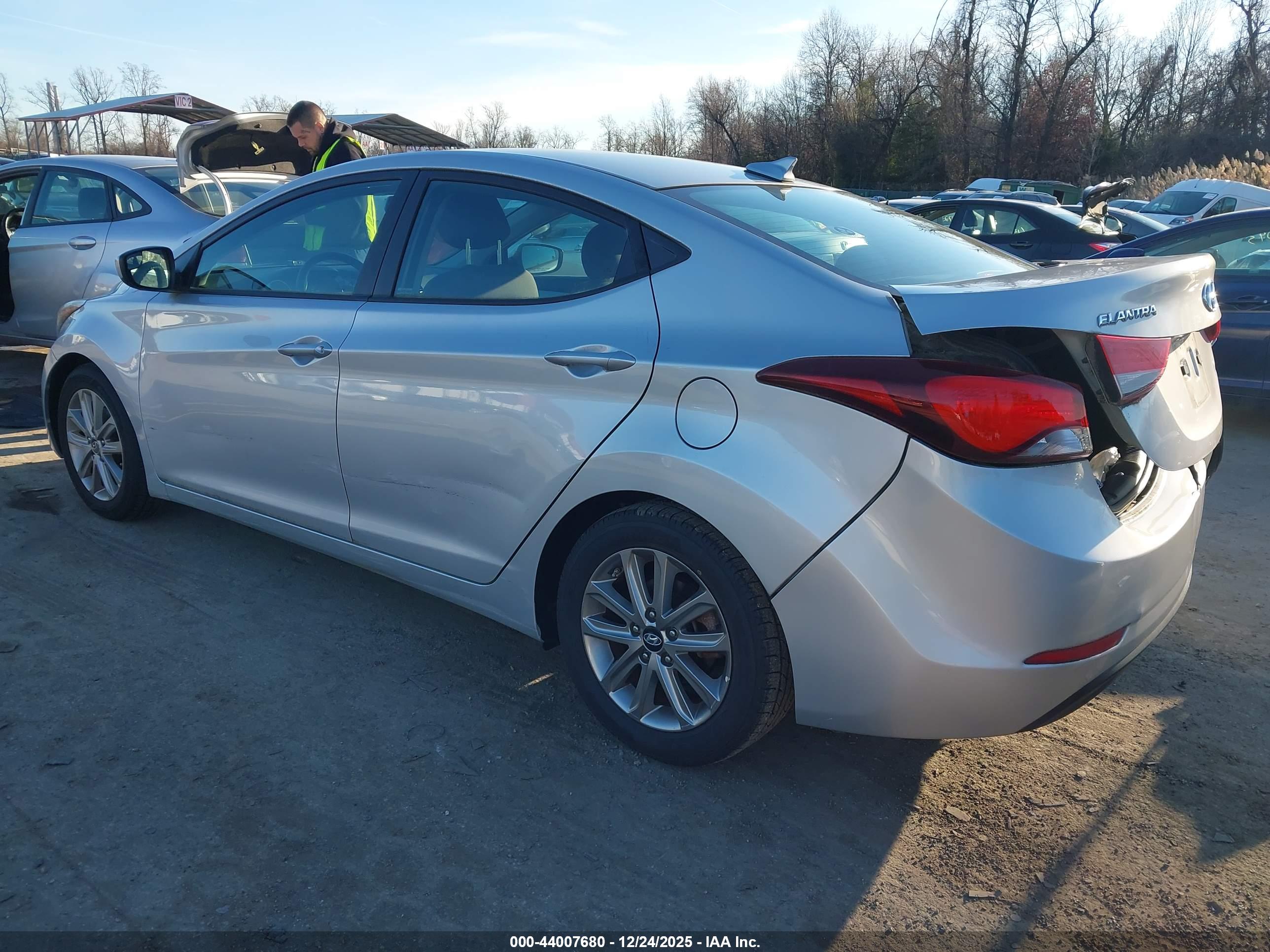 HYUNDAI ELANTRA image 3