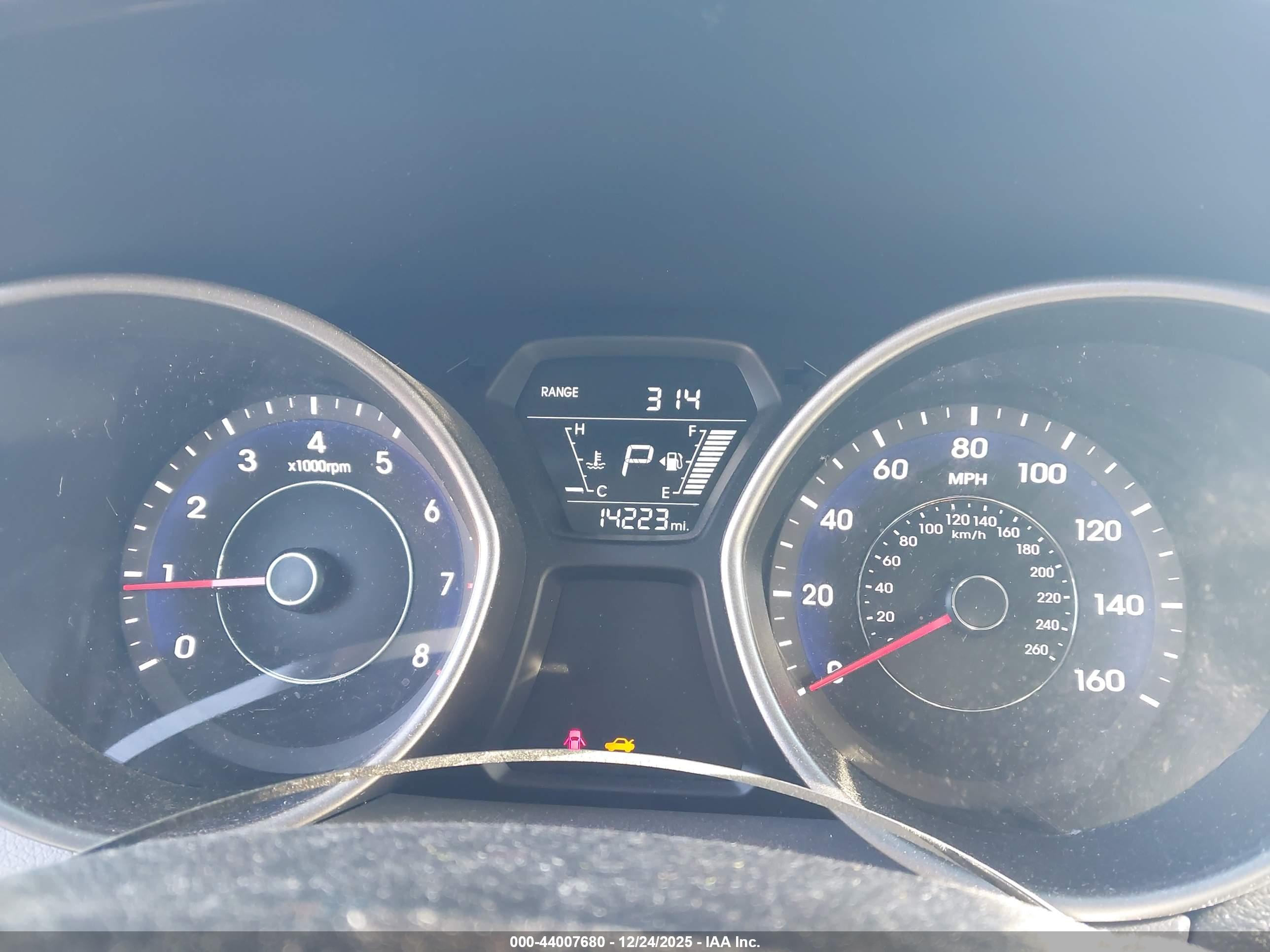 HYUNDAI ELANTRA image 7