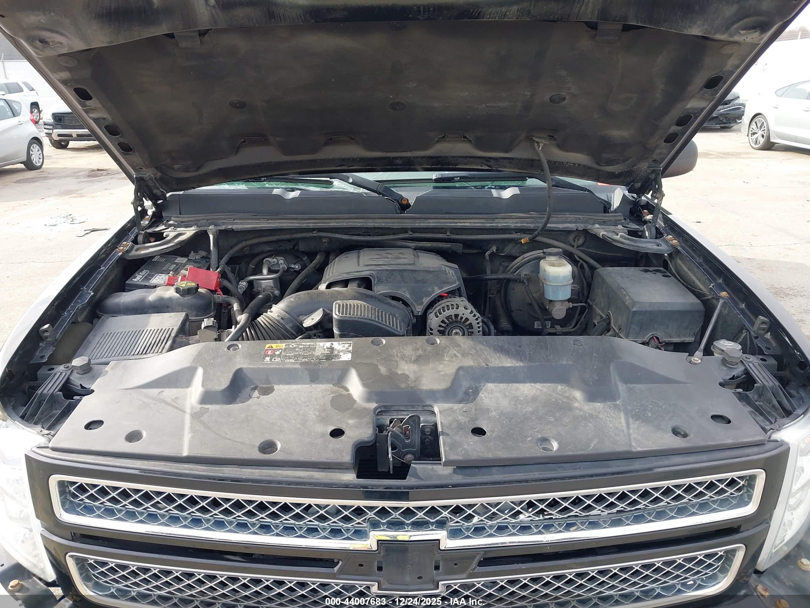 CHEVROLET SILVERADO image 10