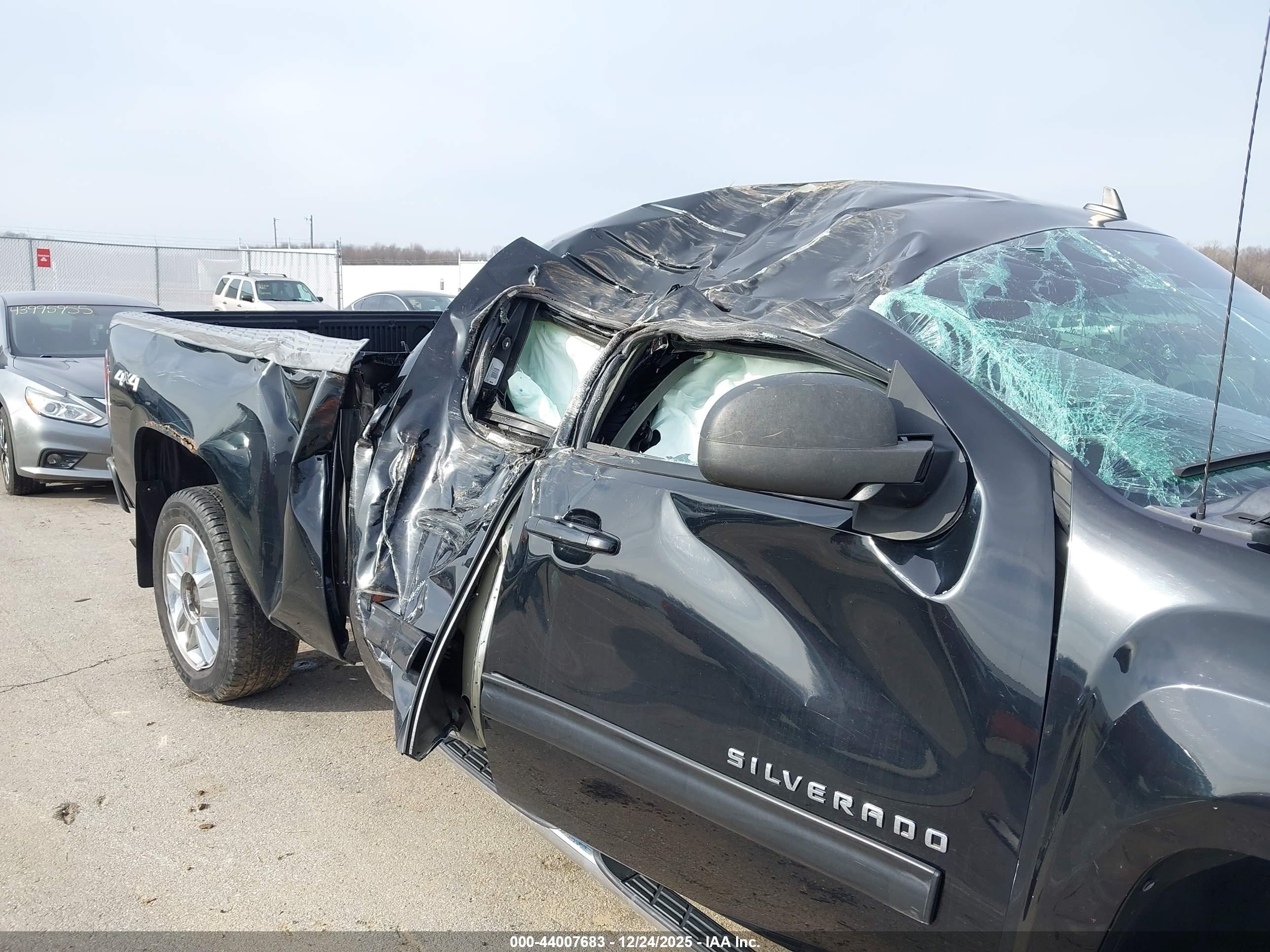 CHEVROLET SILVERADO image 6