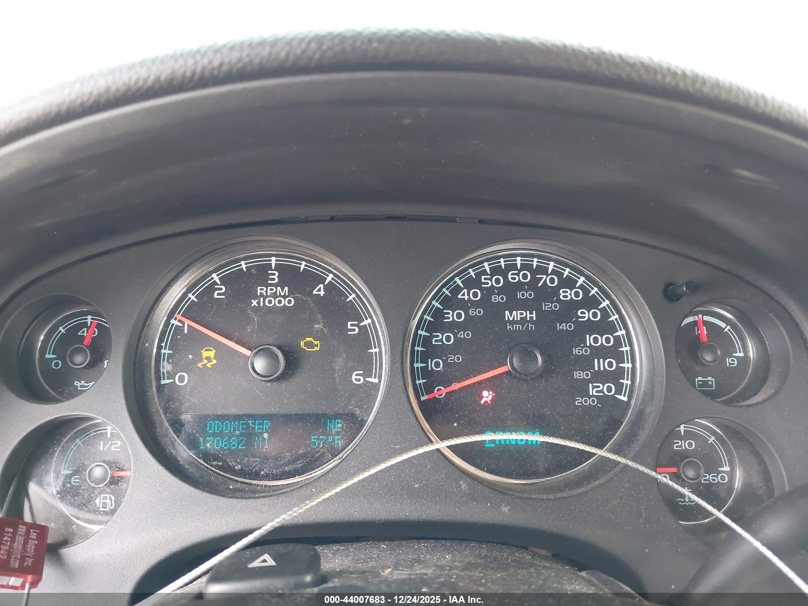 CHEVROLET SILVERADO image 7