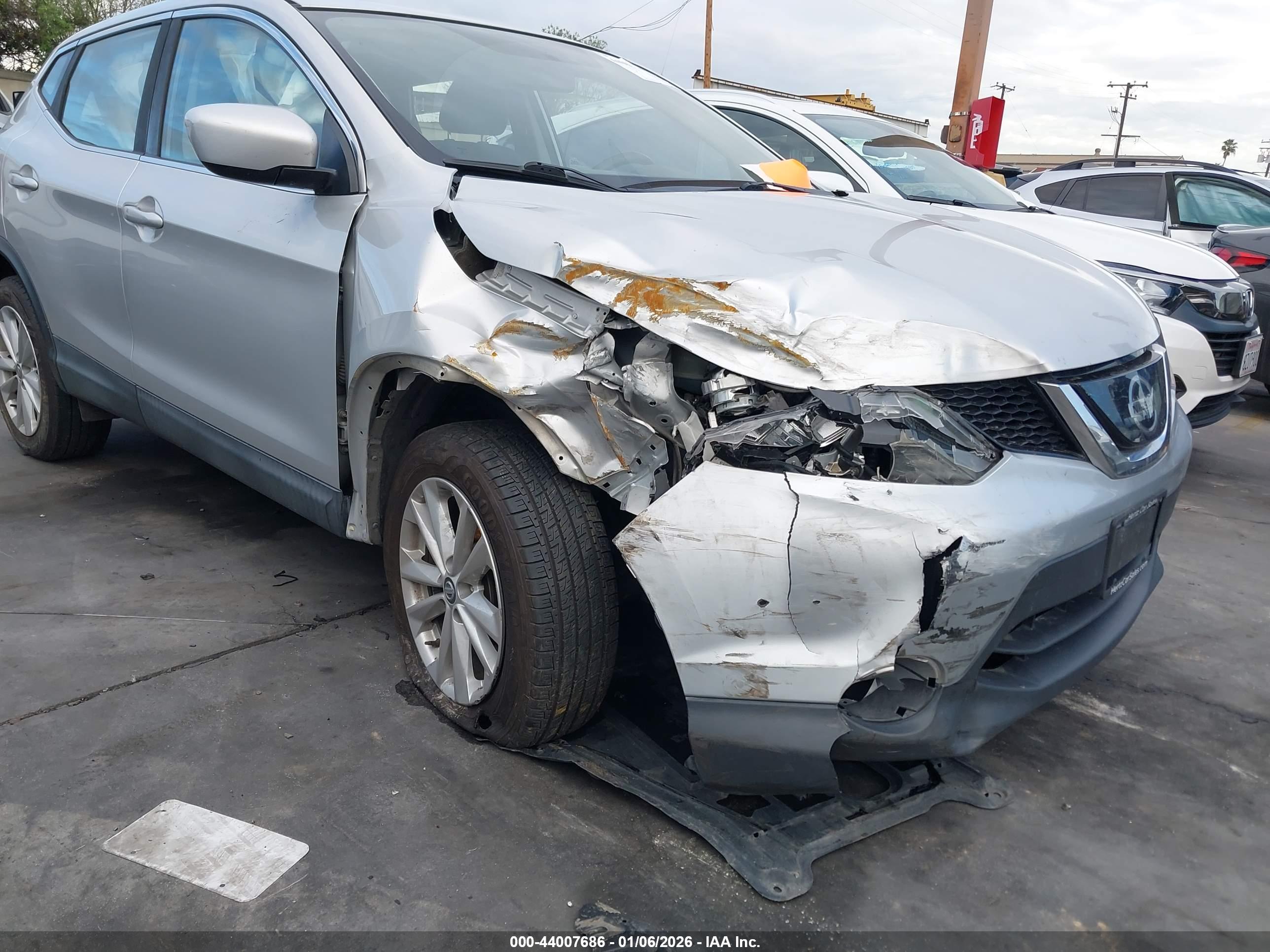 NISSAN ROGUE image 6