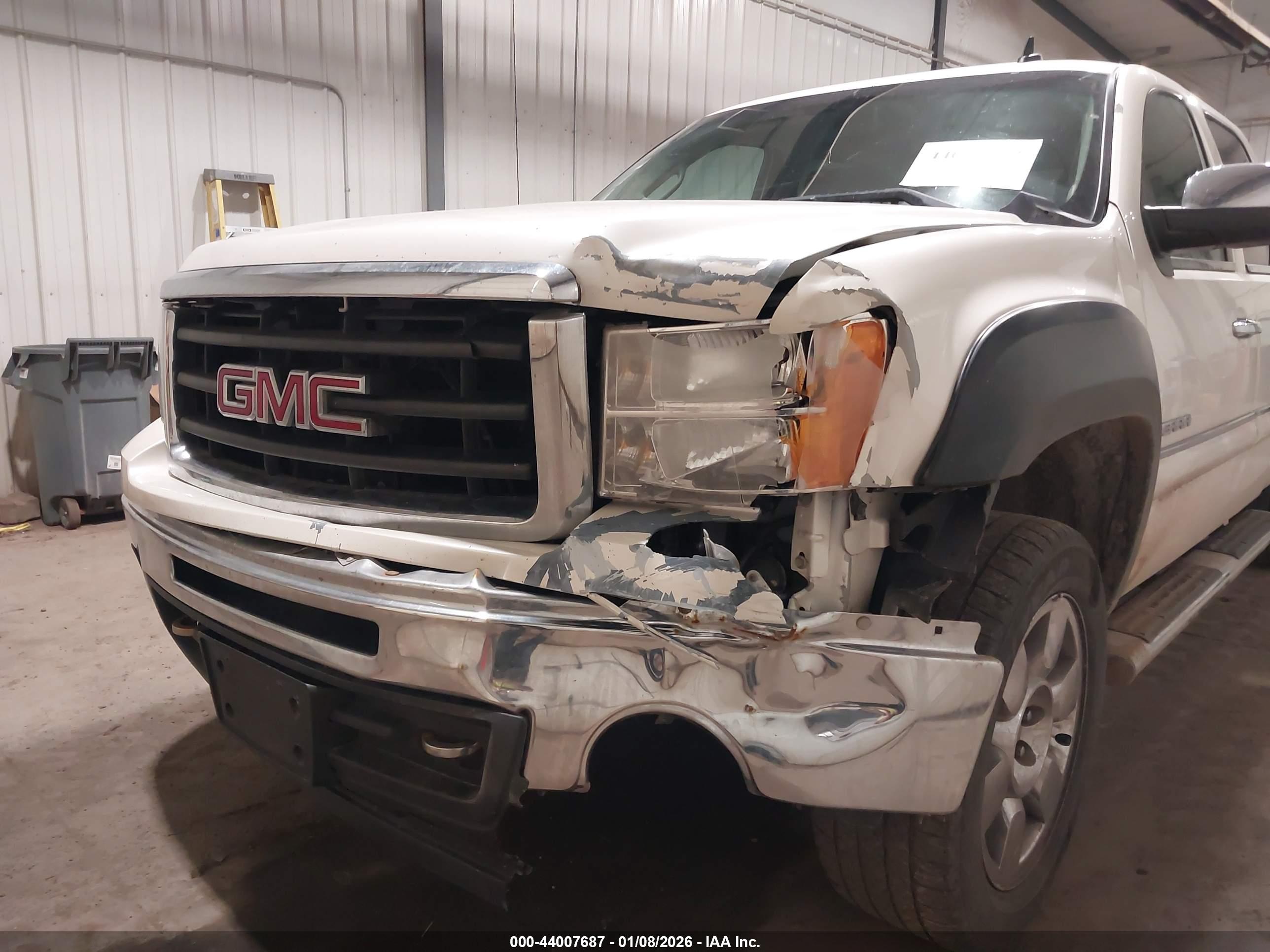 GMC SIERRA image 6
