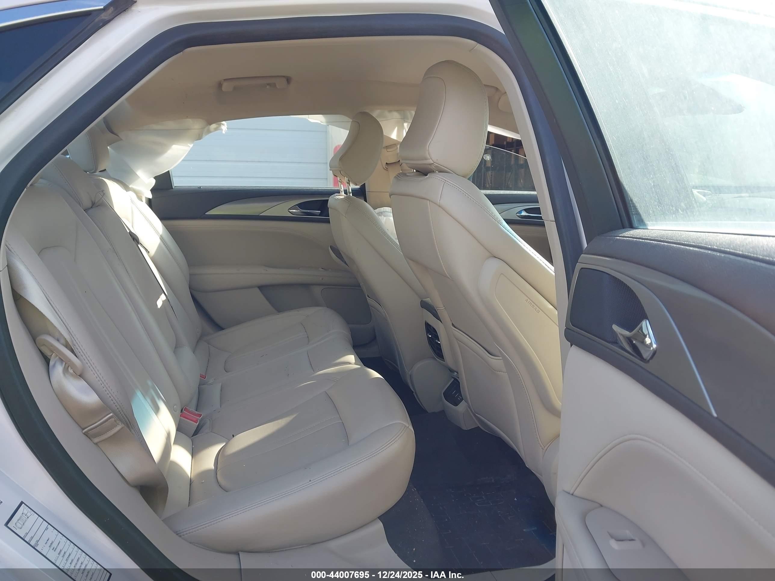 LINCOLN MKZ image 8