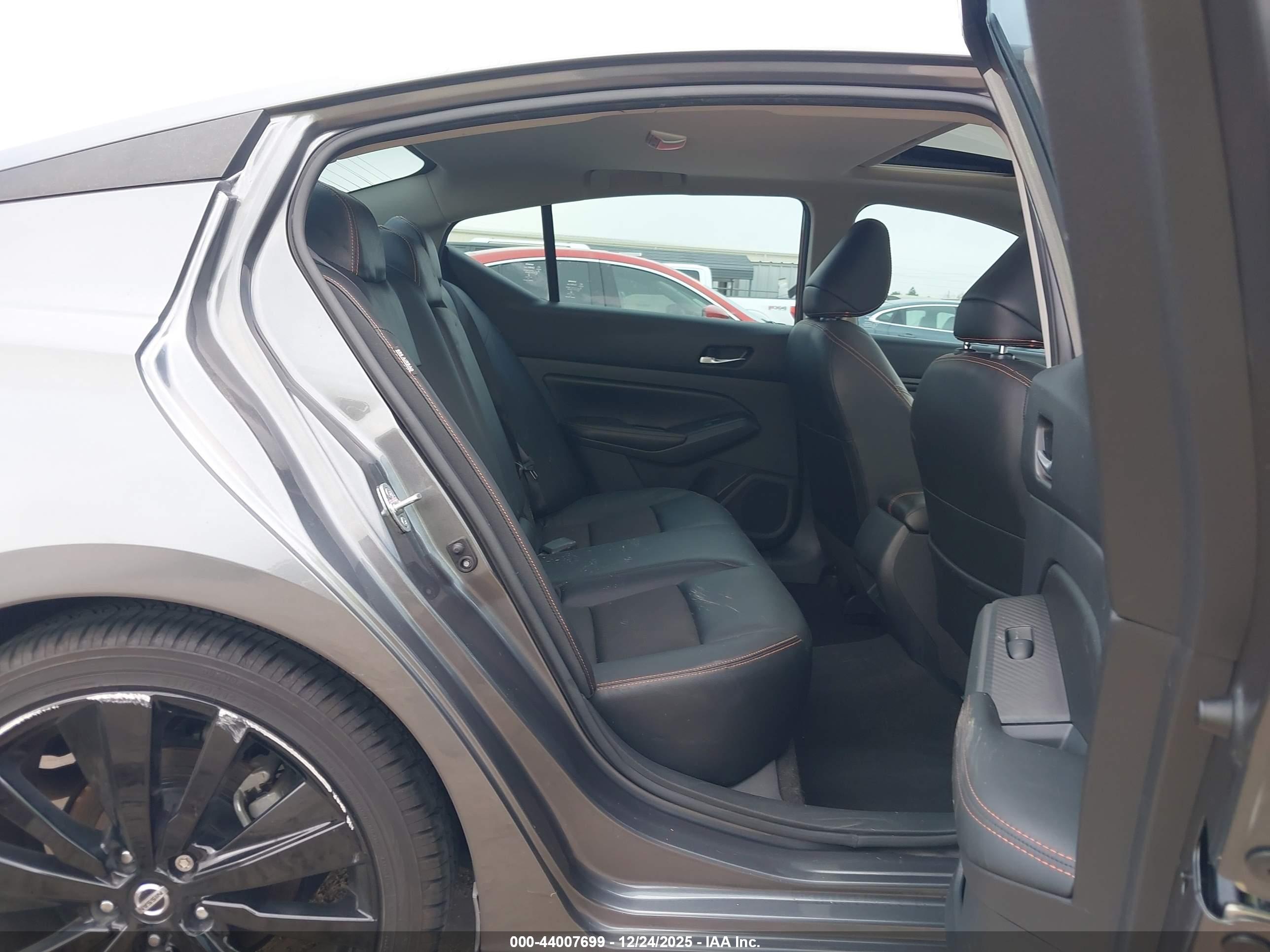 NISSAN ALTIMA image 8