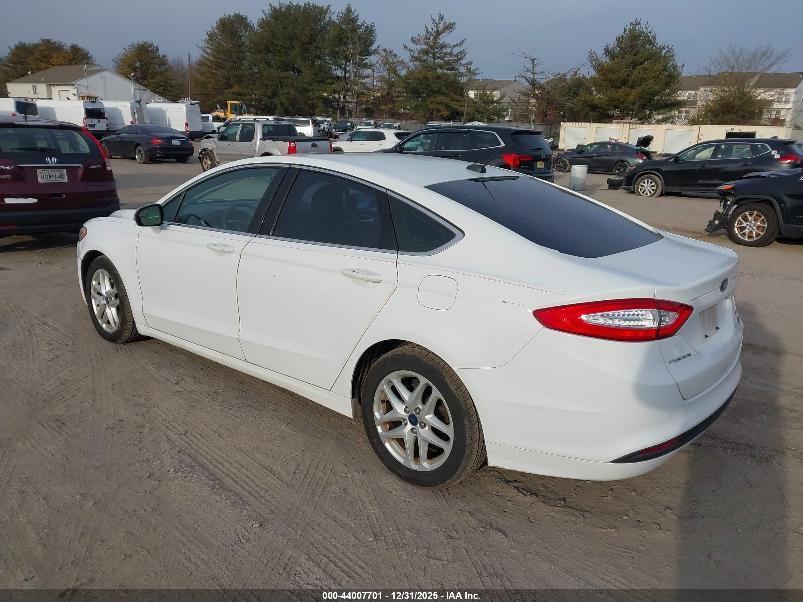 FORD FUSION image 3