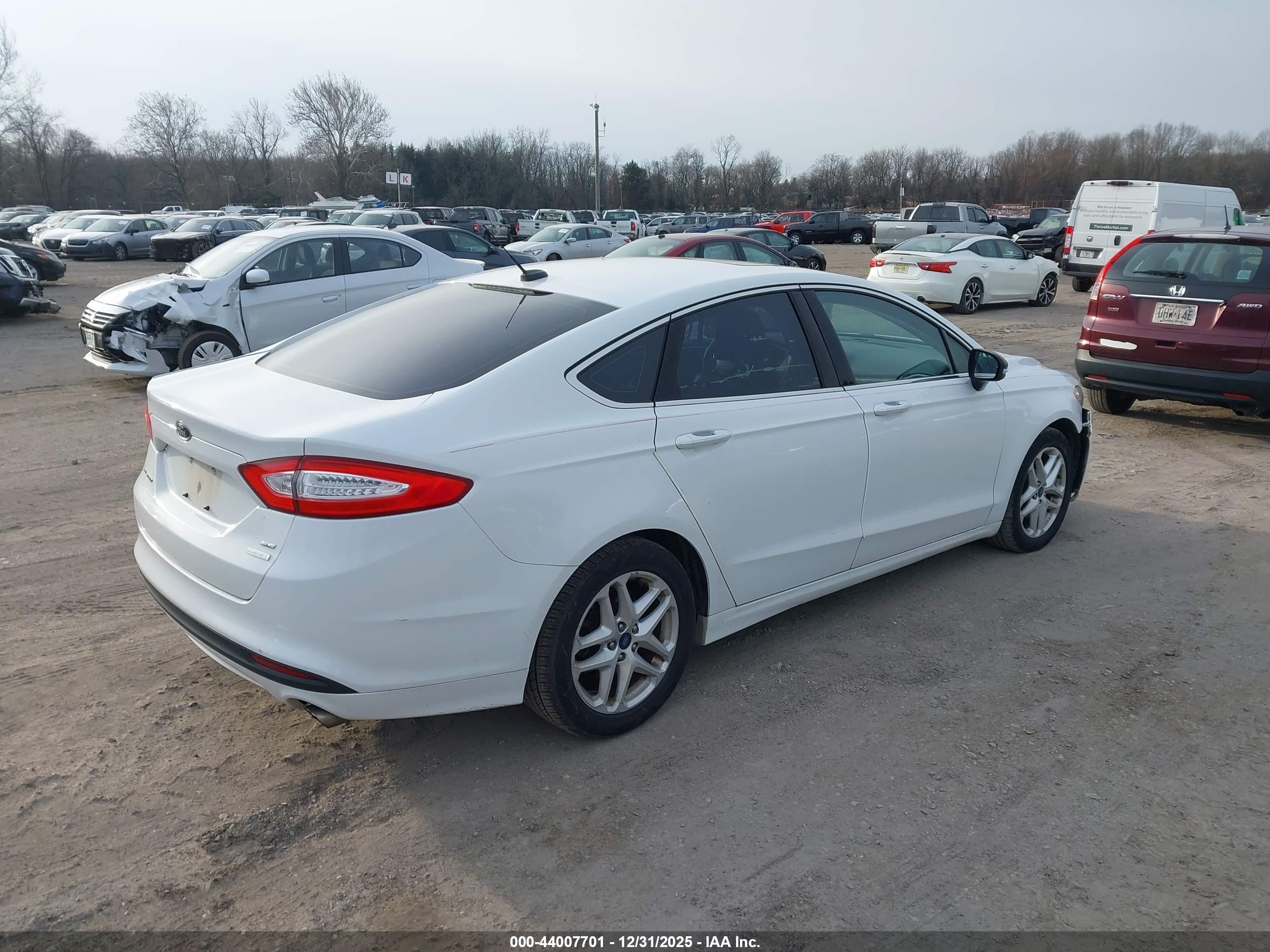 FORD FUSION image 4