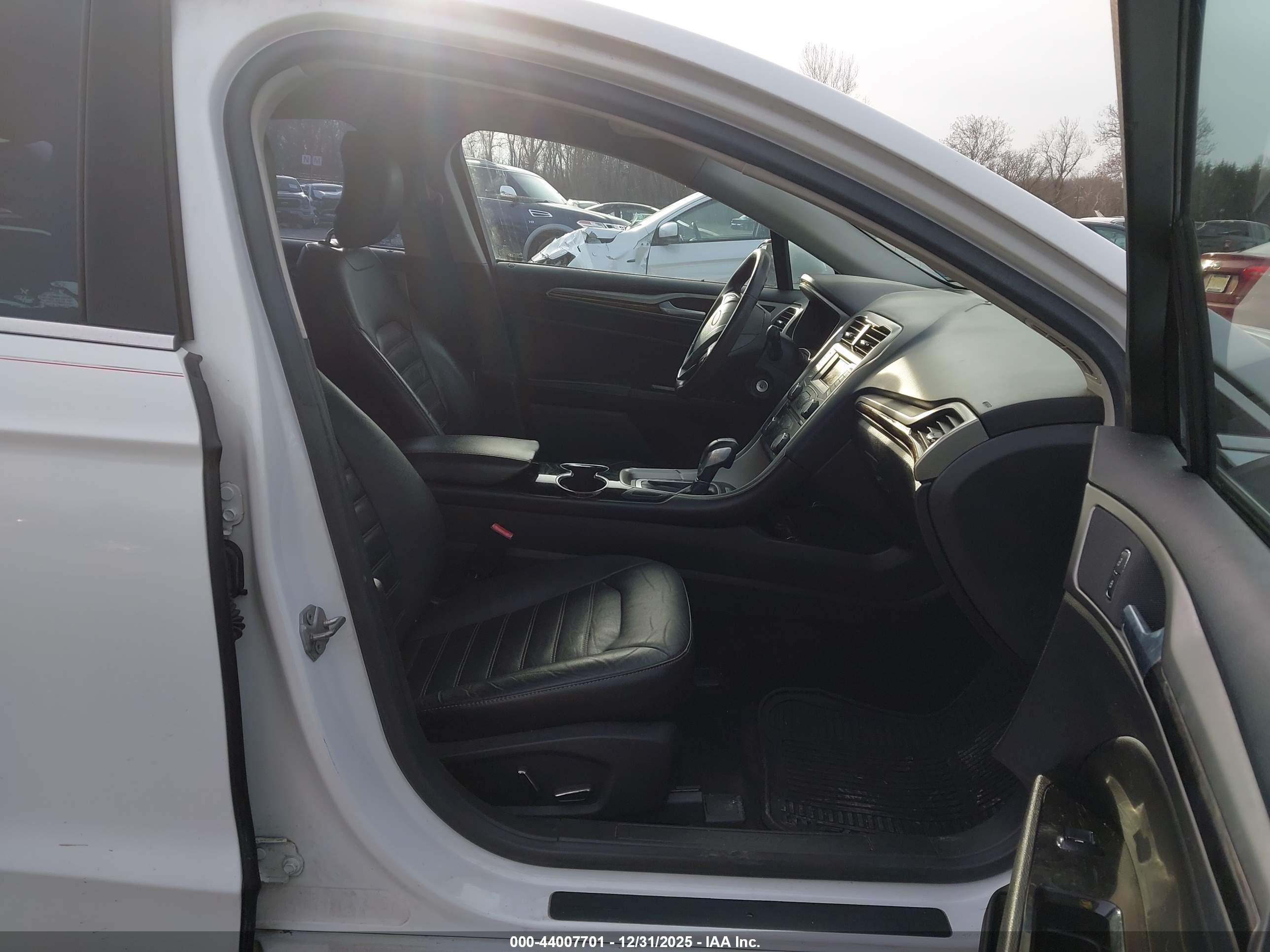 FORD FUSION image 5