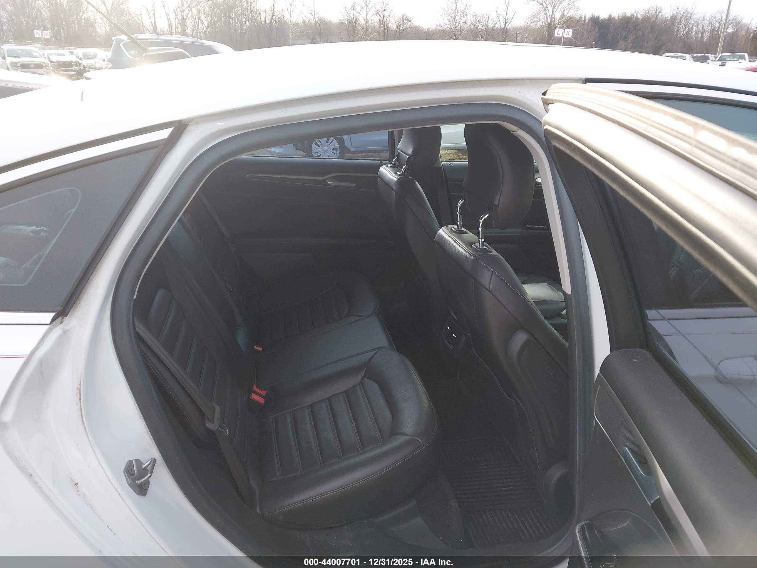 FORD FUSION image 8