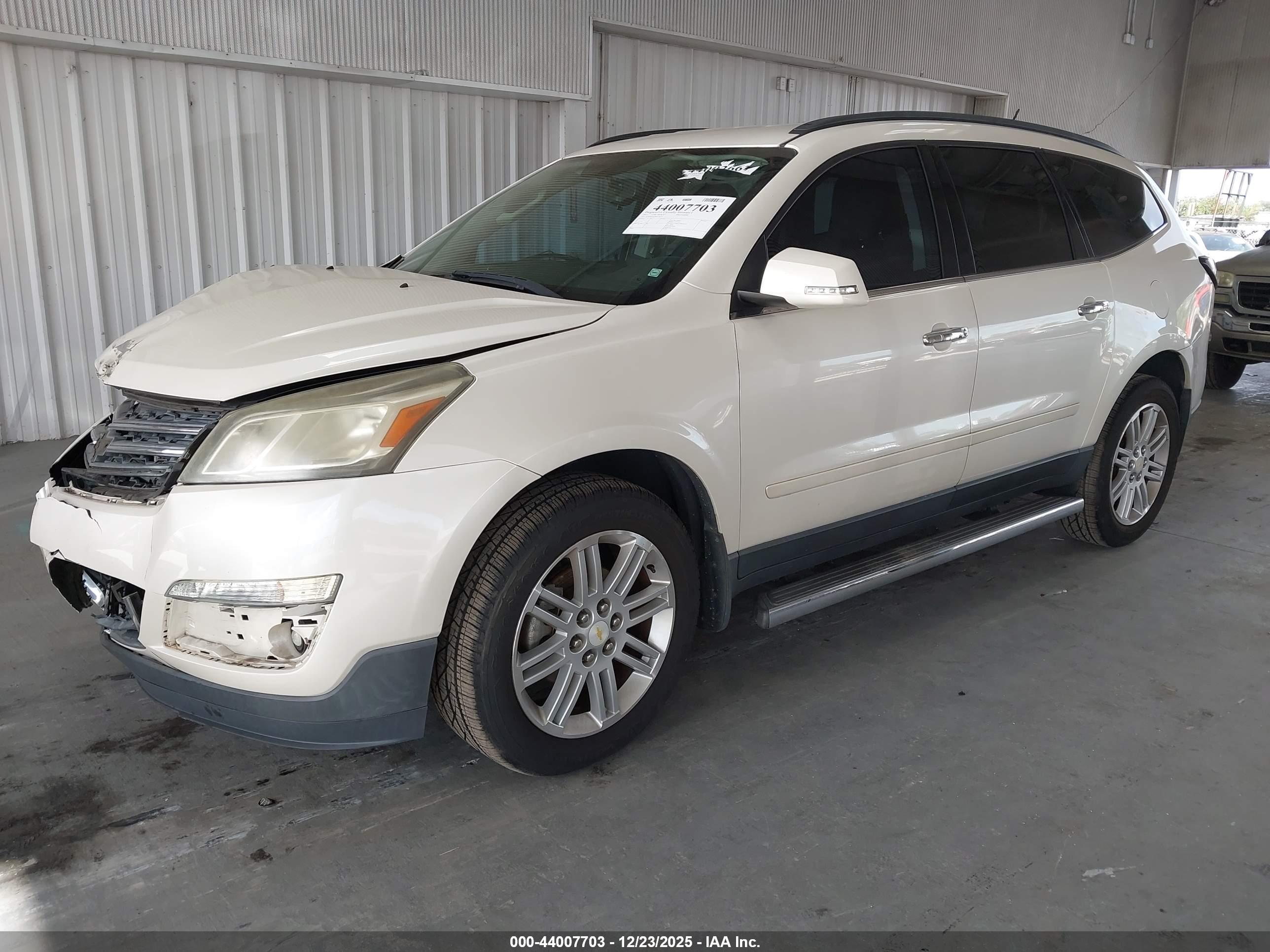 CHEVROLET TRAVERSE image 2