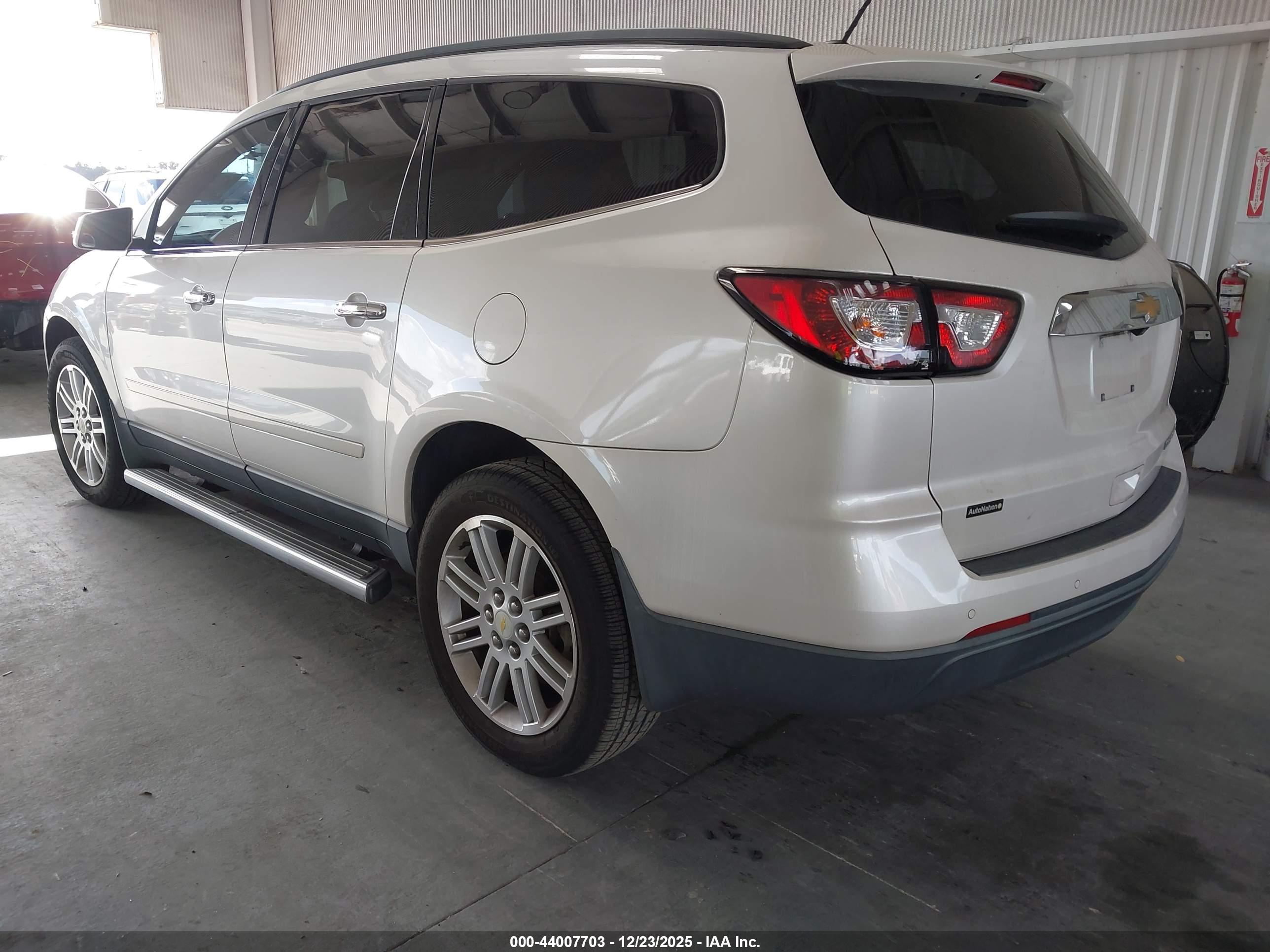 CHEVROLET TRAVERSE image 3