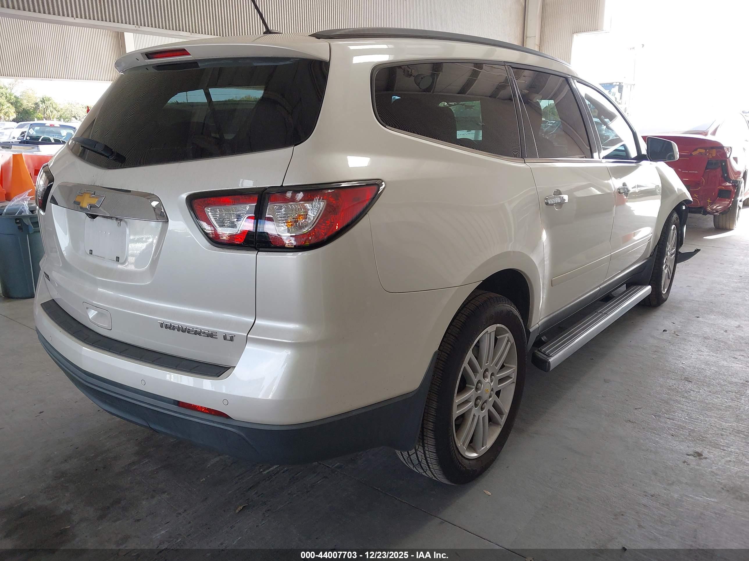 CHEVROLET TRAVERSE image 4