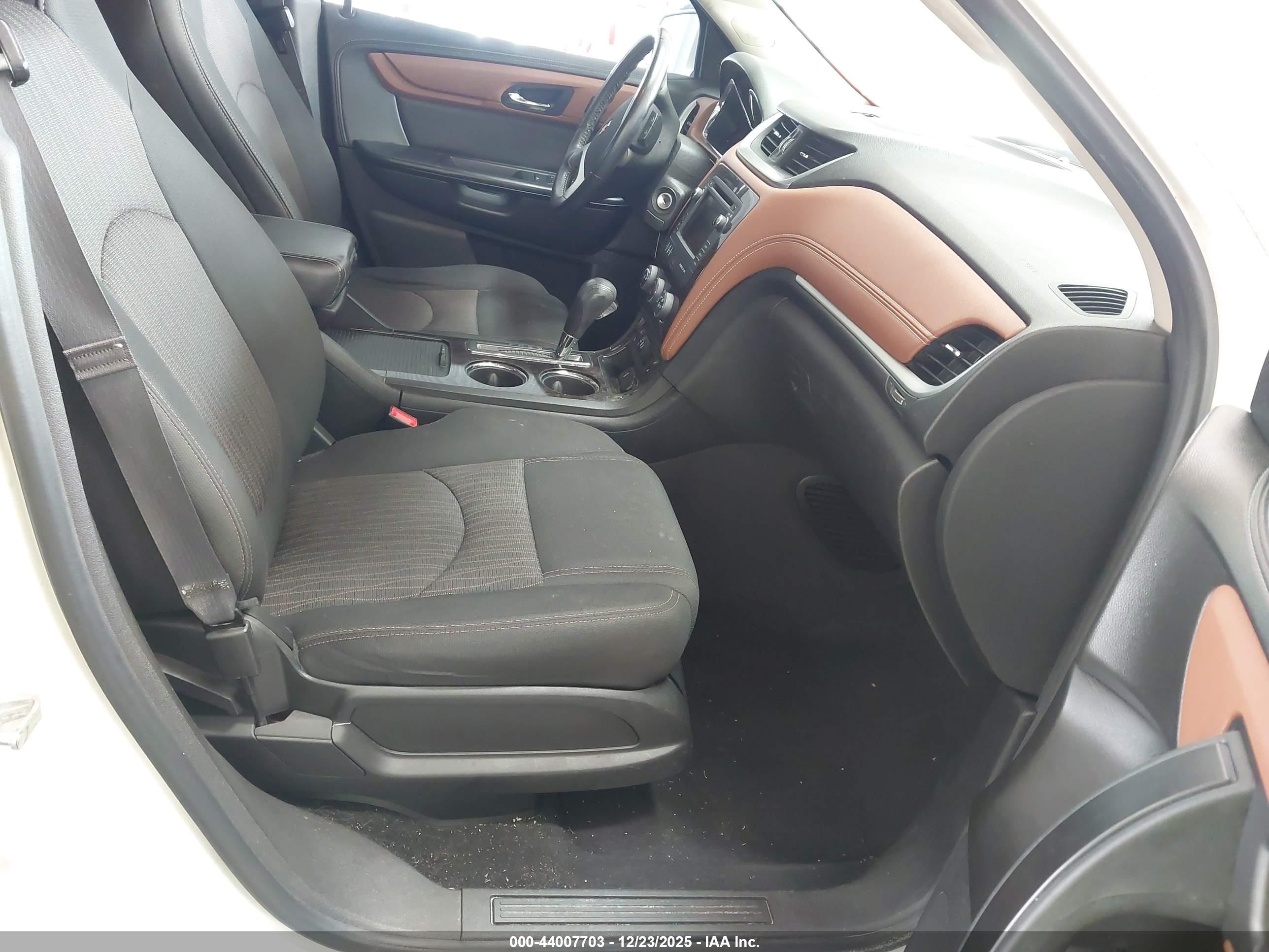 CHEVROLET TRAVERSE image 5
