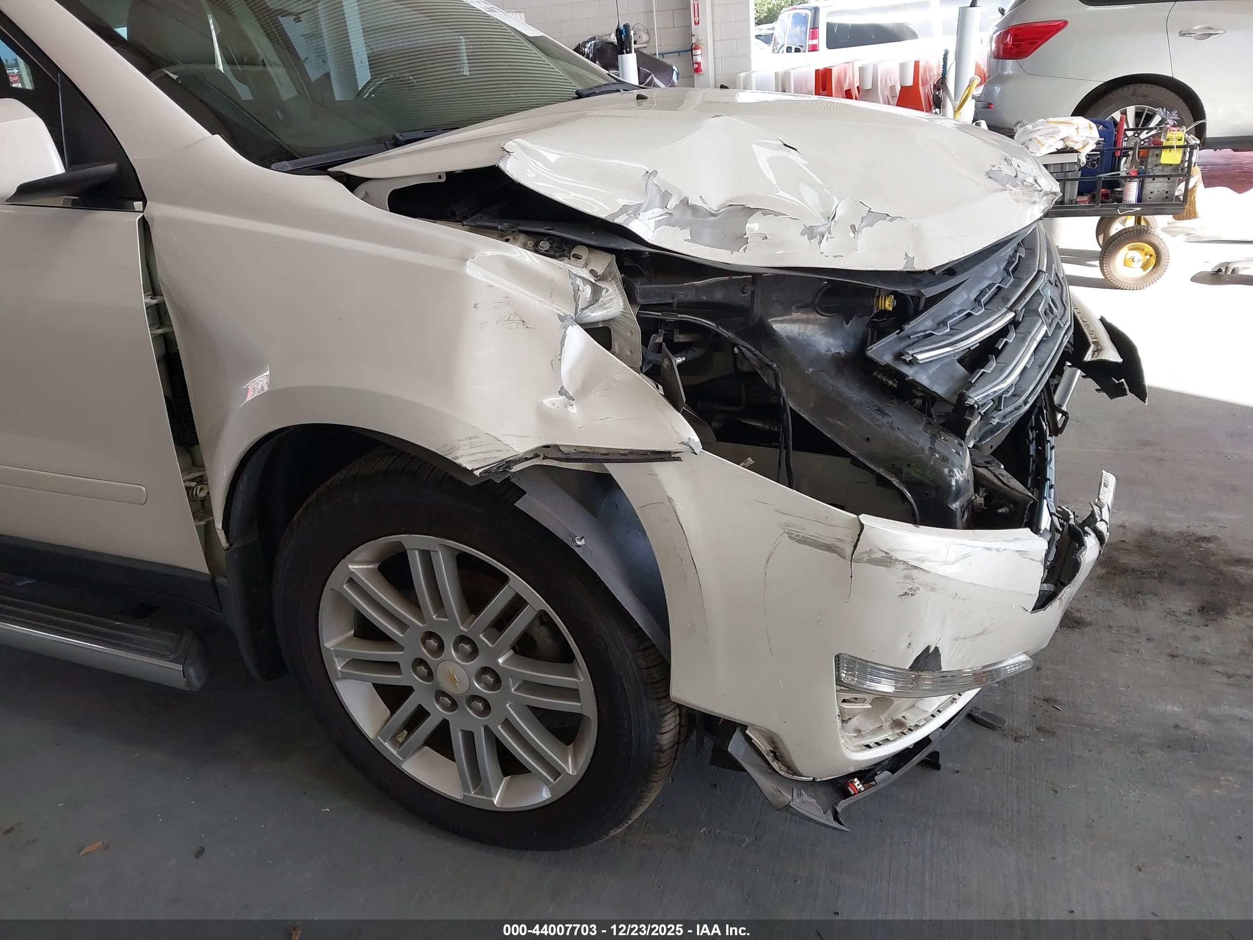CHEVROLET TRAVERSE image 6
