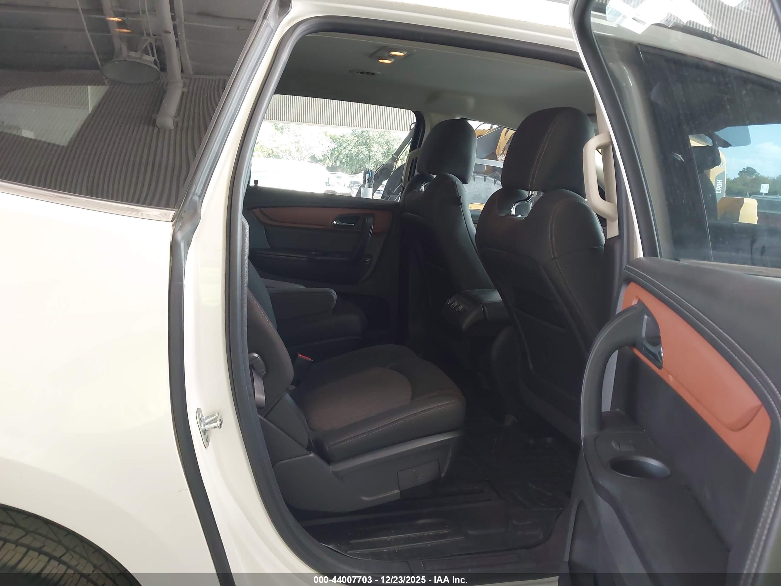 CHEVROLET TRAVERSE image 8