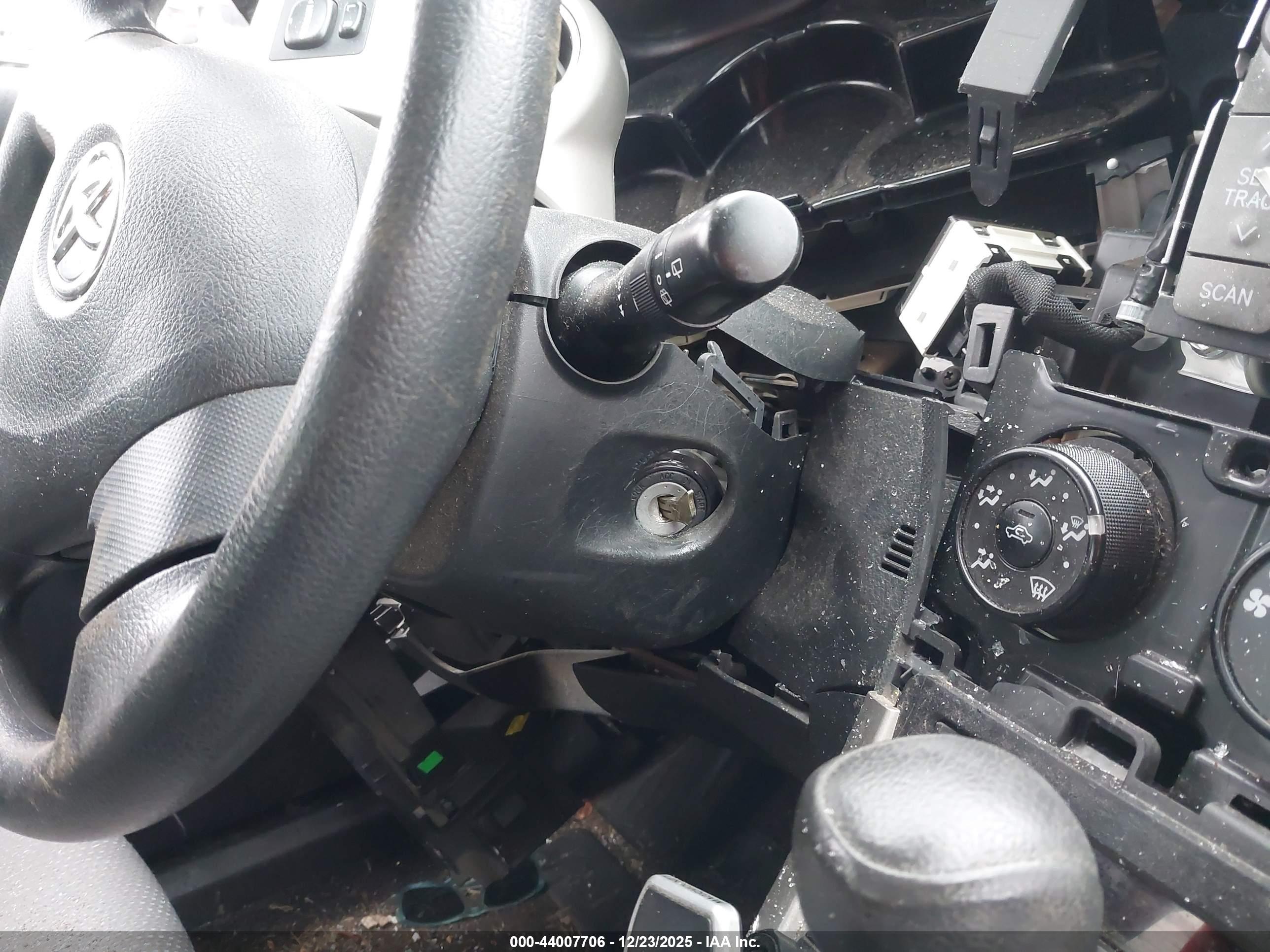 TOYOTA MATRIX image 11