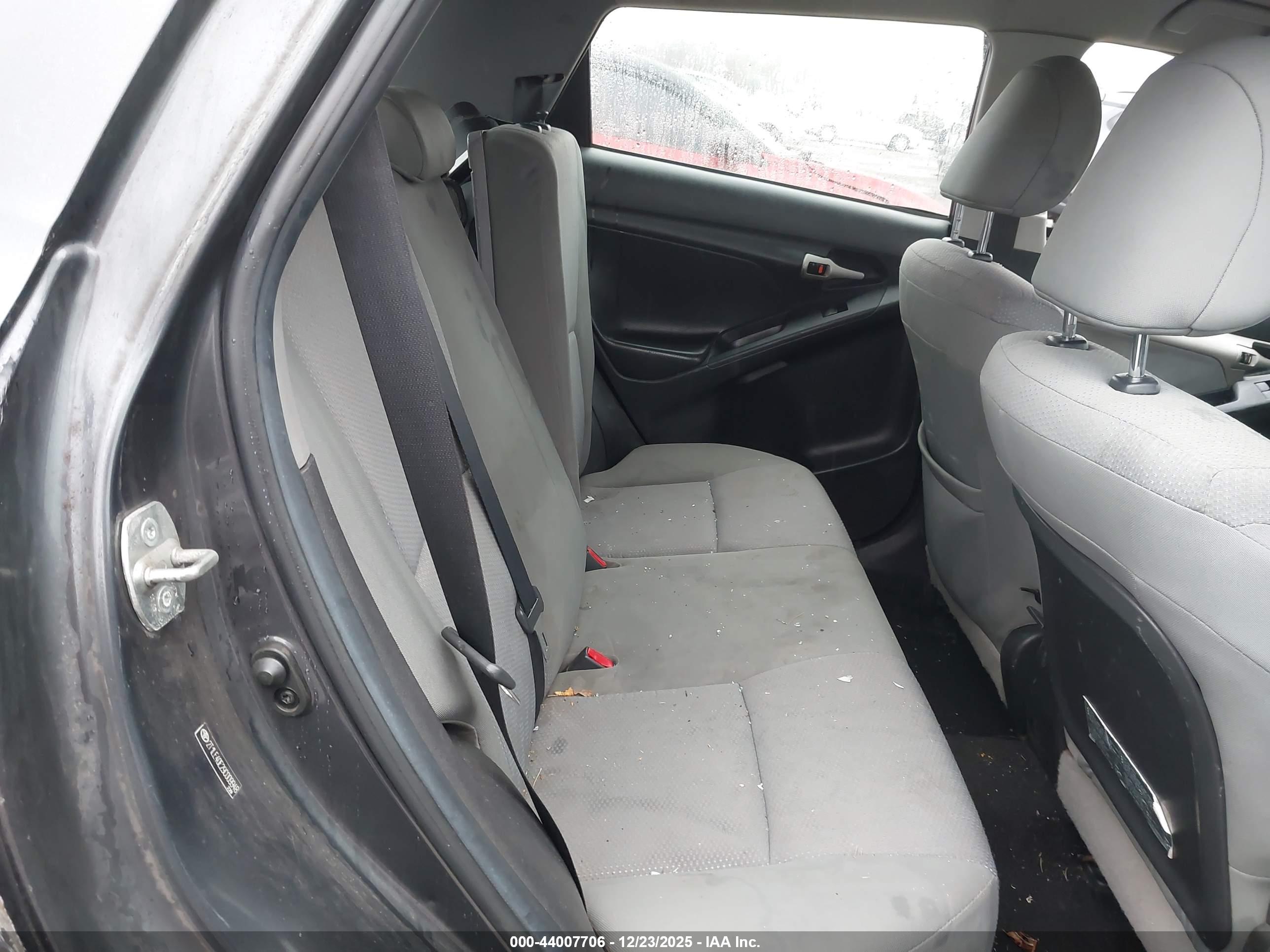 TOYOTA MATRIX image 8