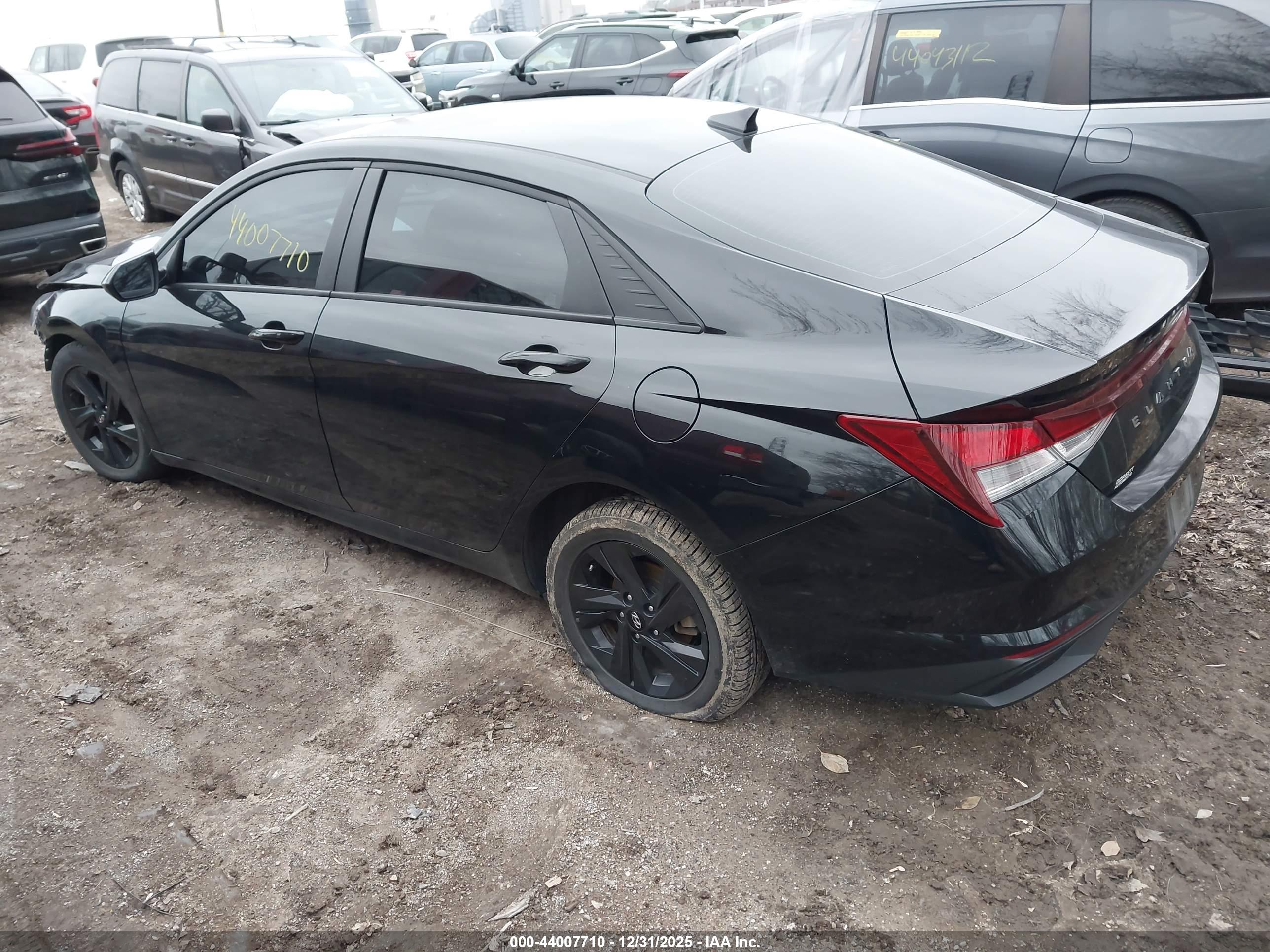 HYUNDAI ELANTRA image 3