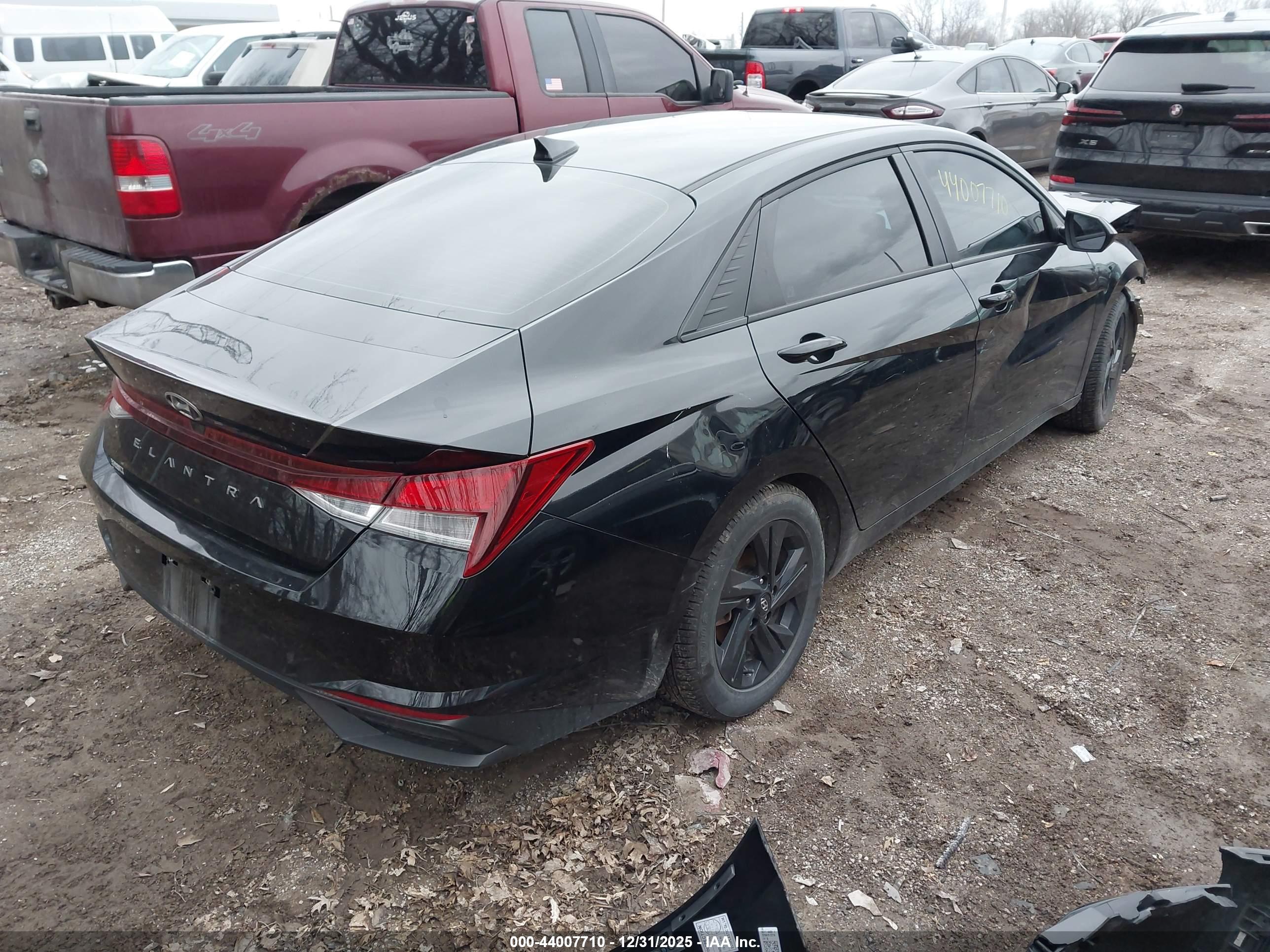 HYUNDAI ELANTRA image 4