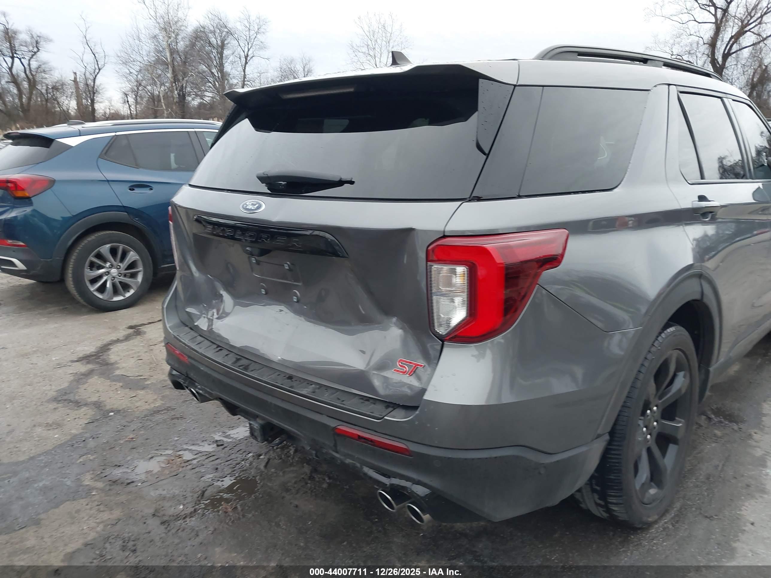 FORD EXPLORER image 6