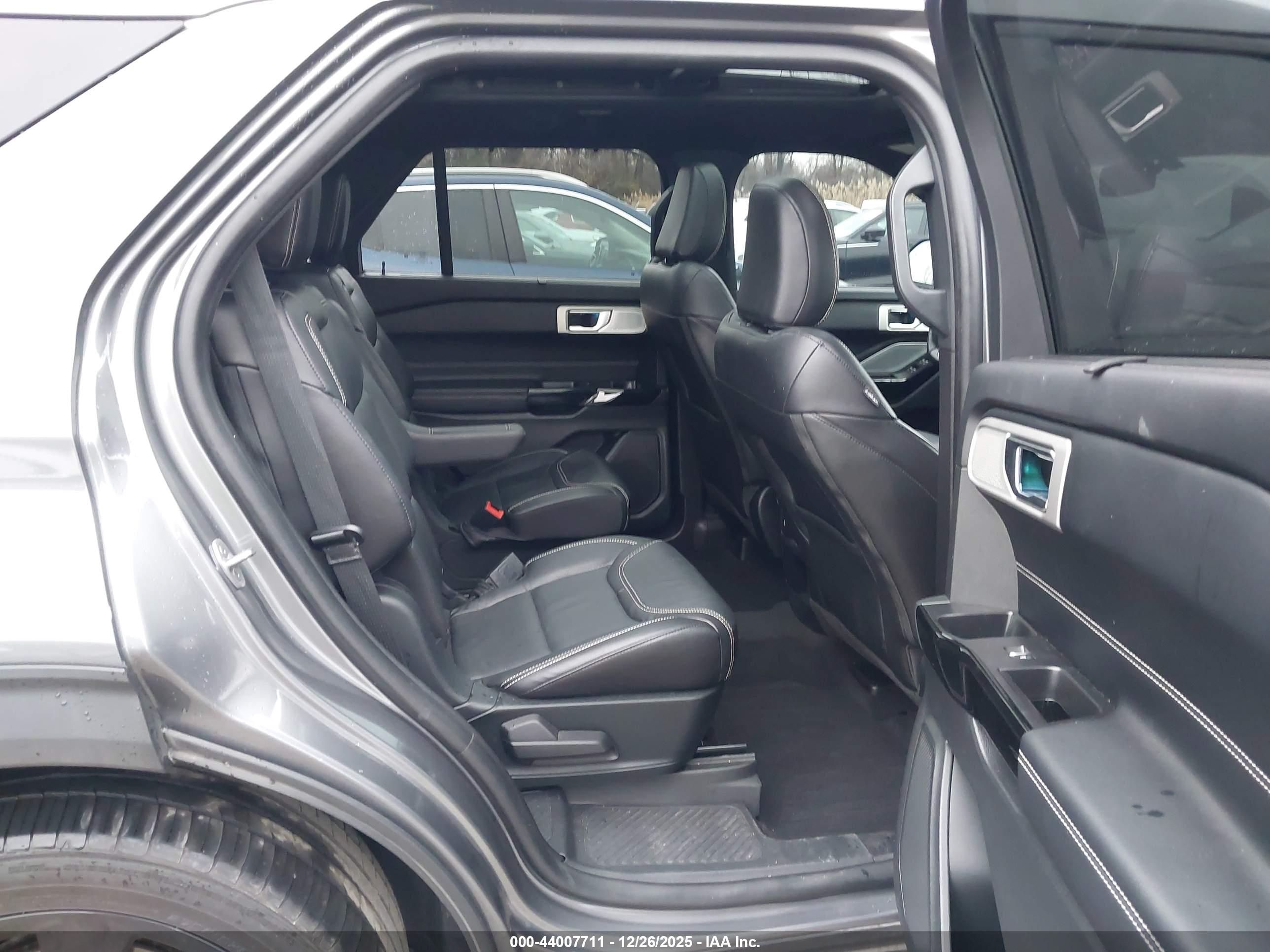FORD EXPLORER image 8
