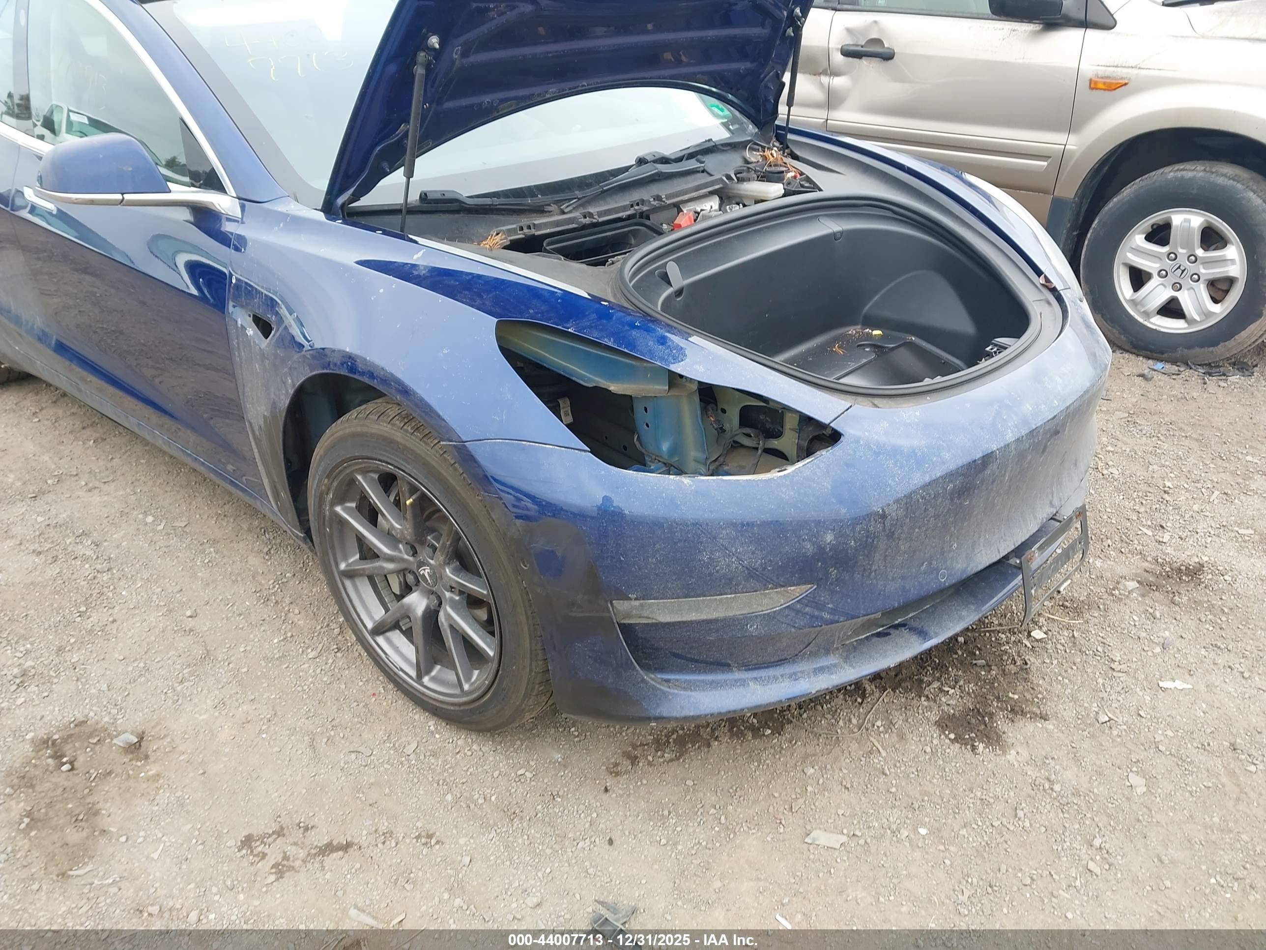 TESLA MODEL image 6