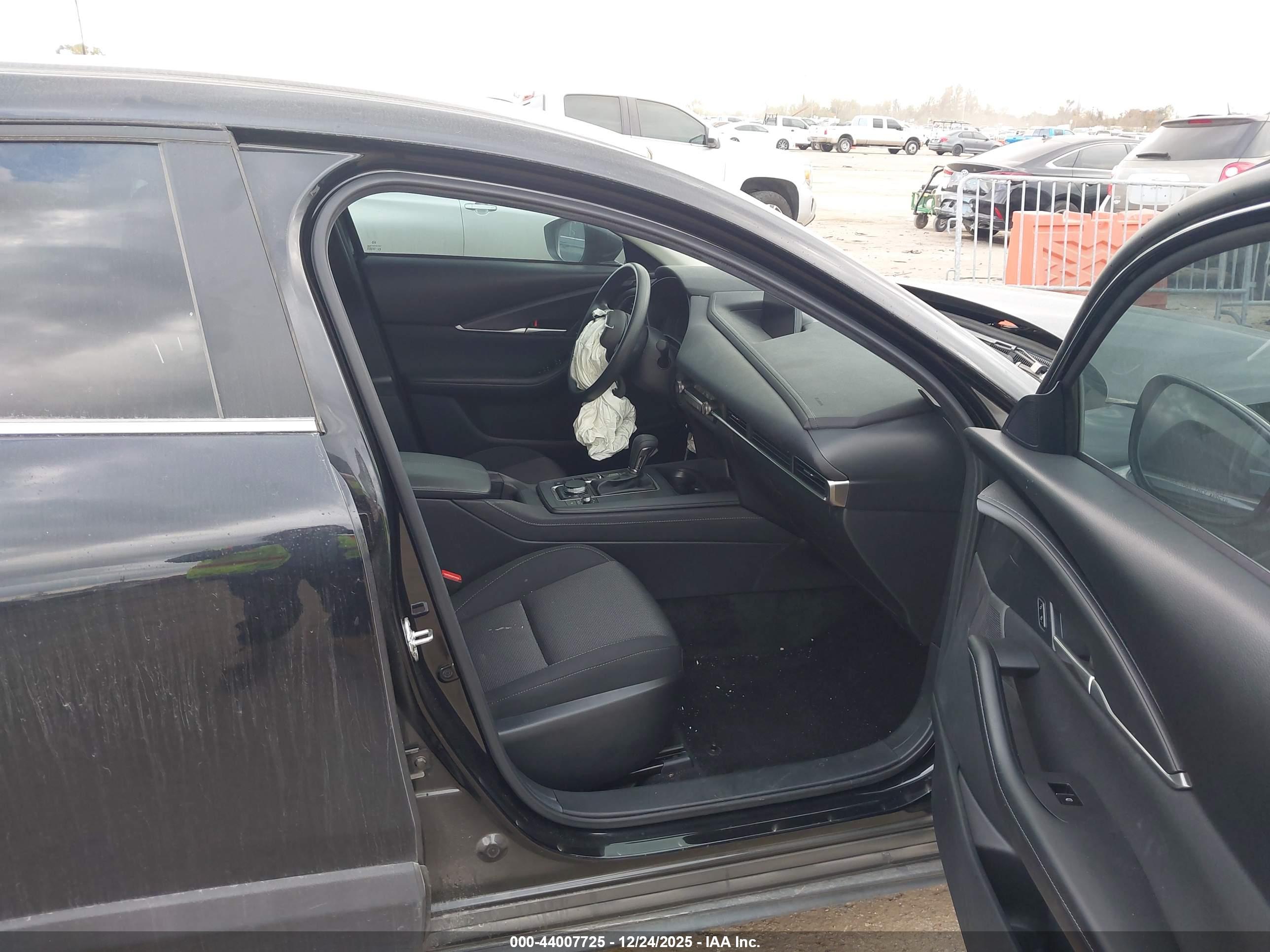 MAZDA CX-30 image 5