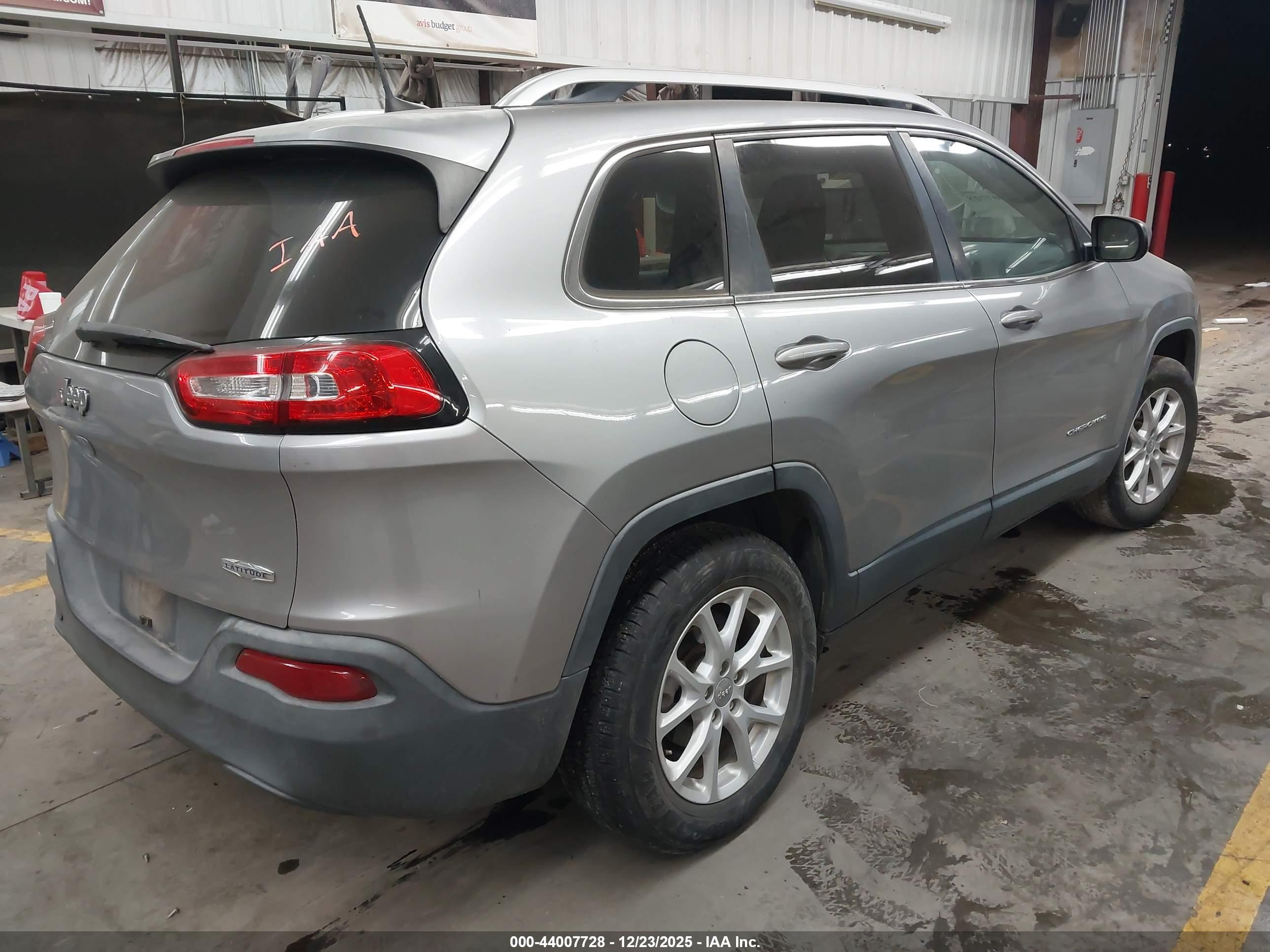 JEEP CHEROKEE image 4