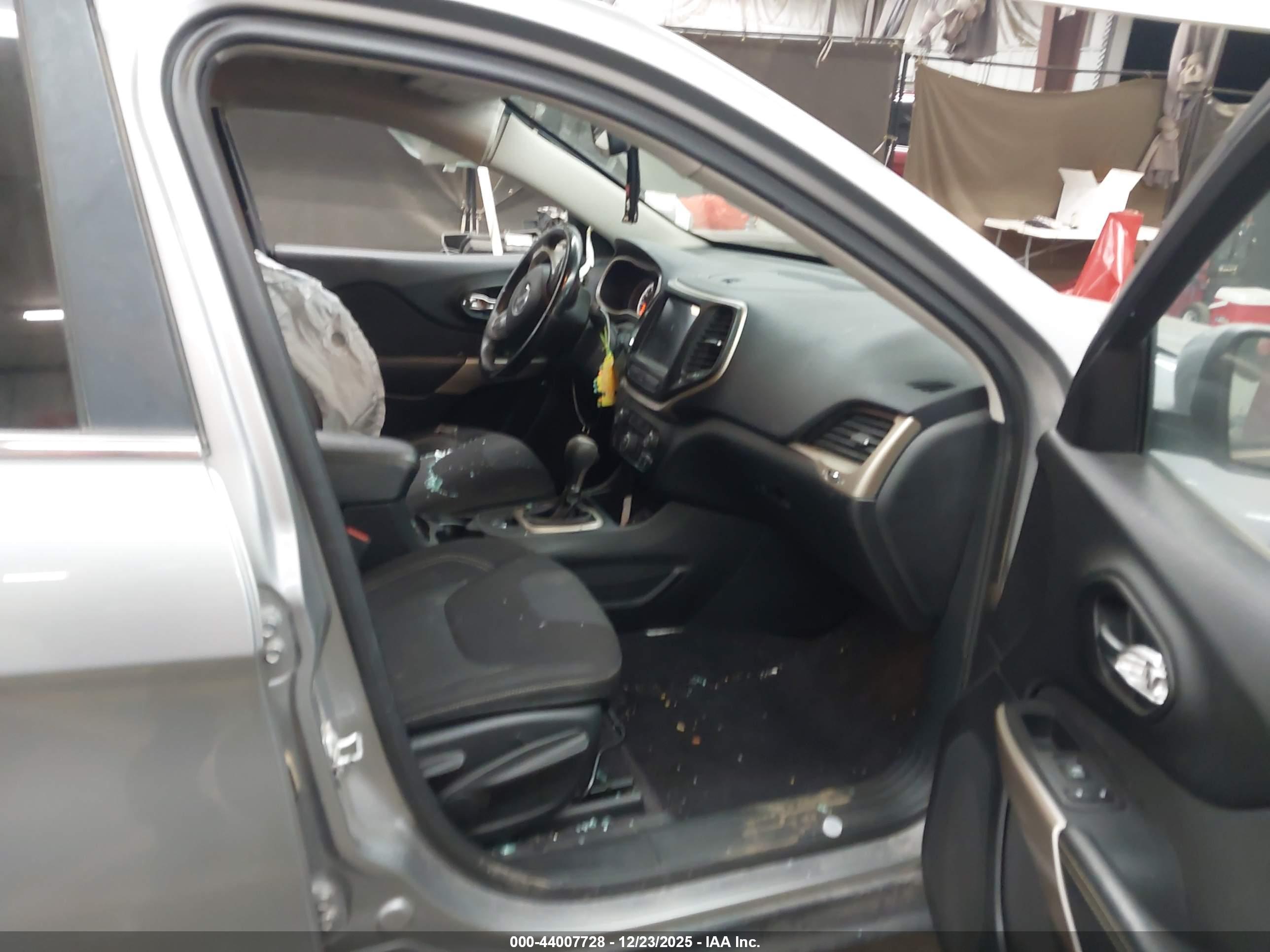 JEEP CHEROKEE image 5