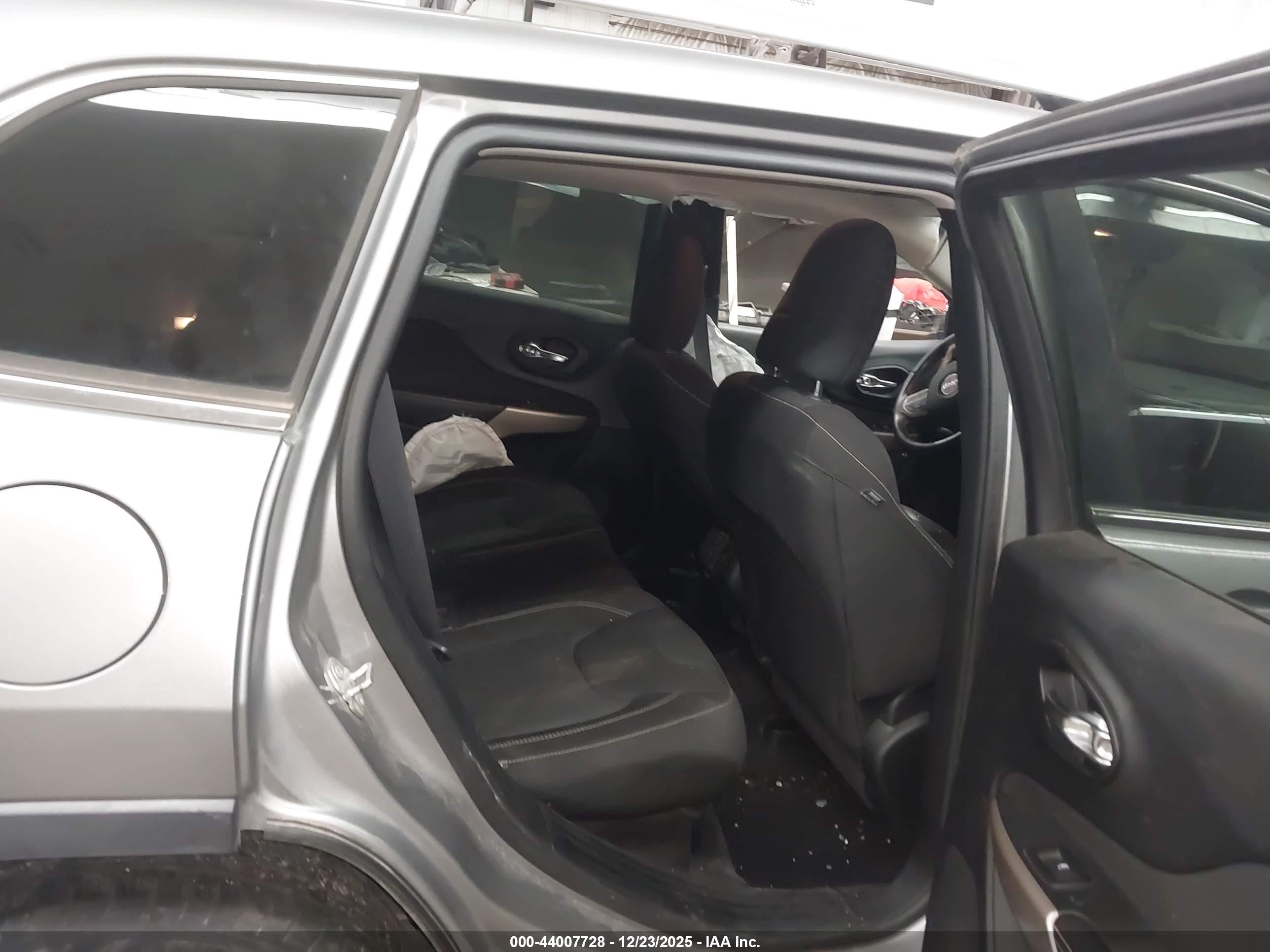 JEEP CHEROKEE image 8