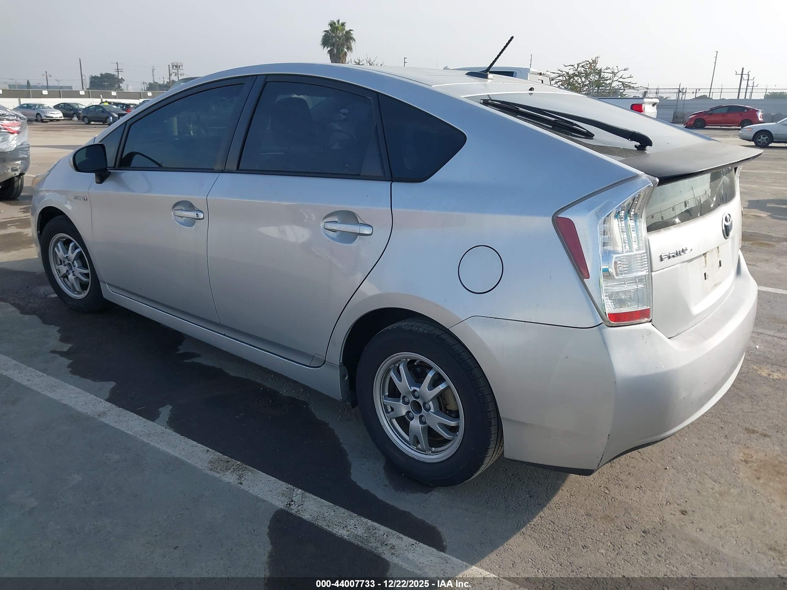 TOYOTA PRIUS image 3