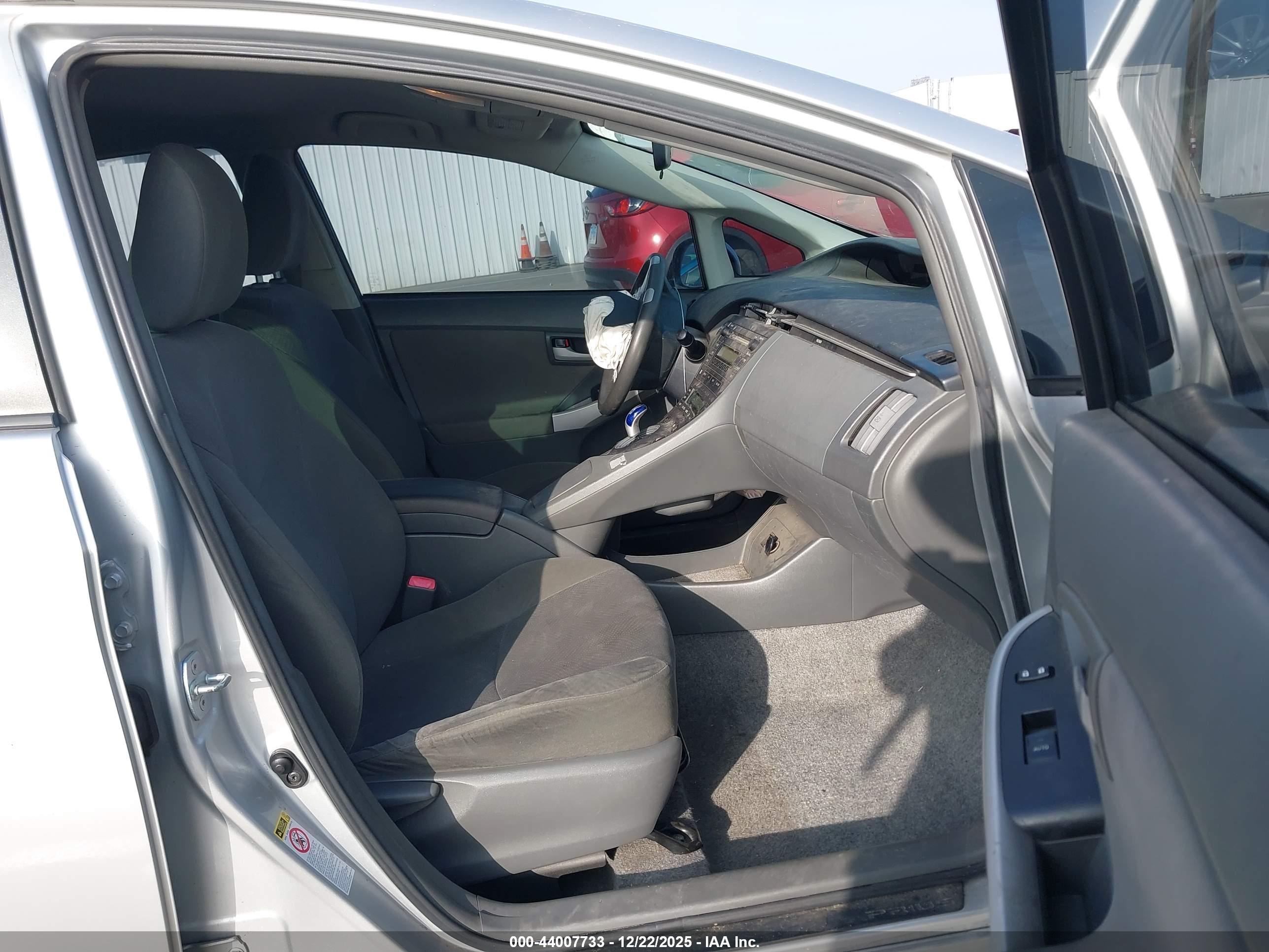 TOYOTA PRIUS image 5