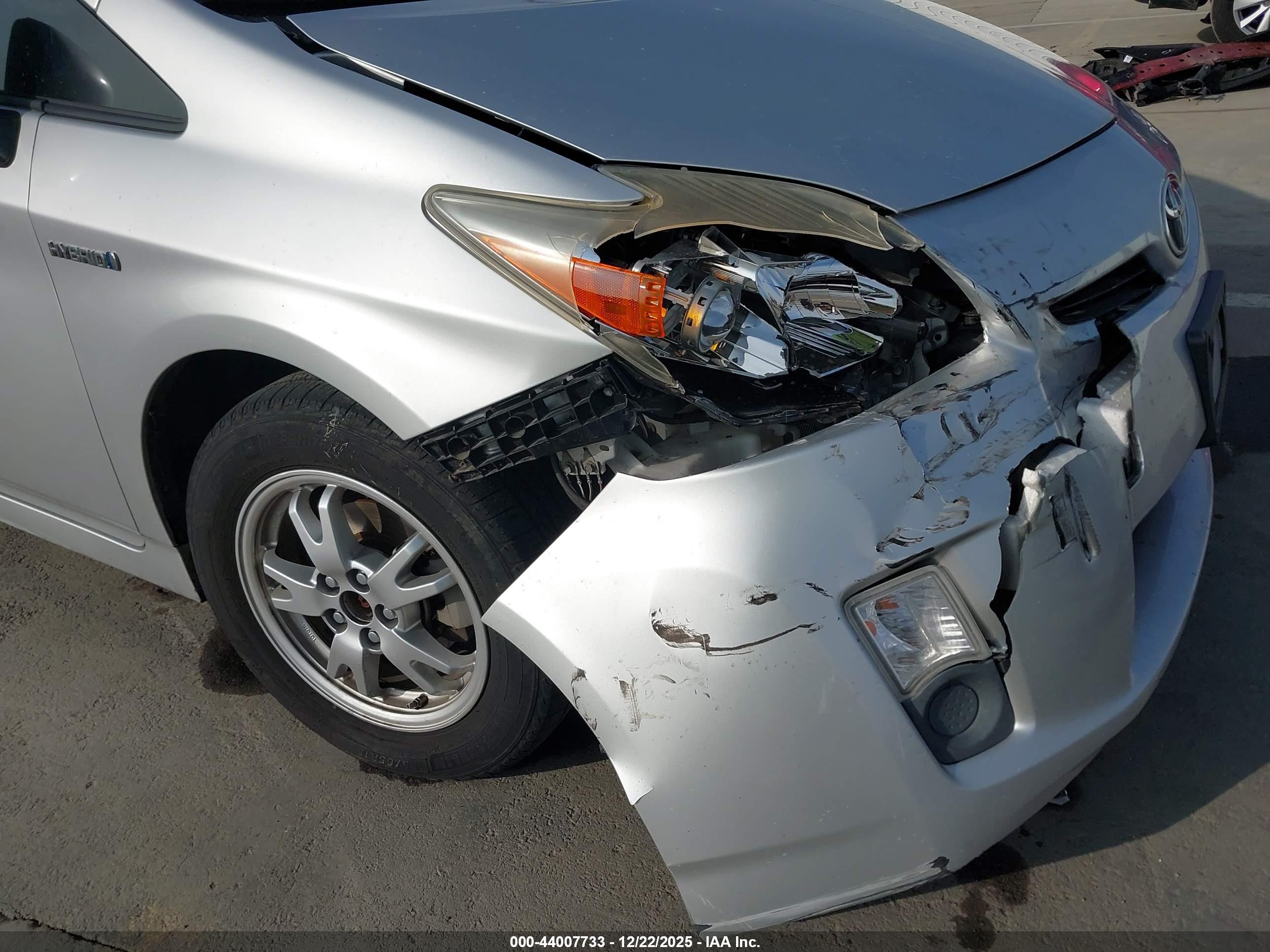 TOYOTA PRIUS image 6