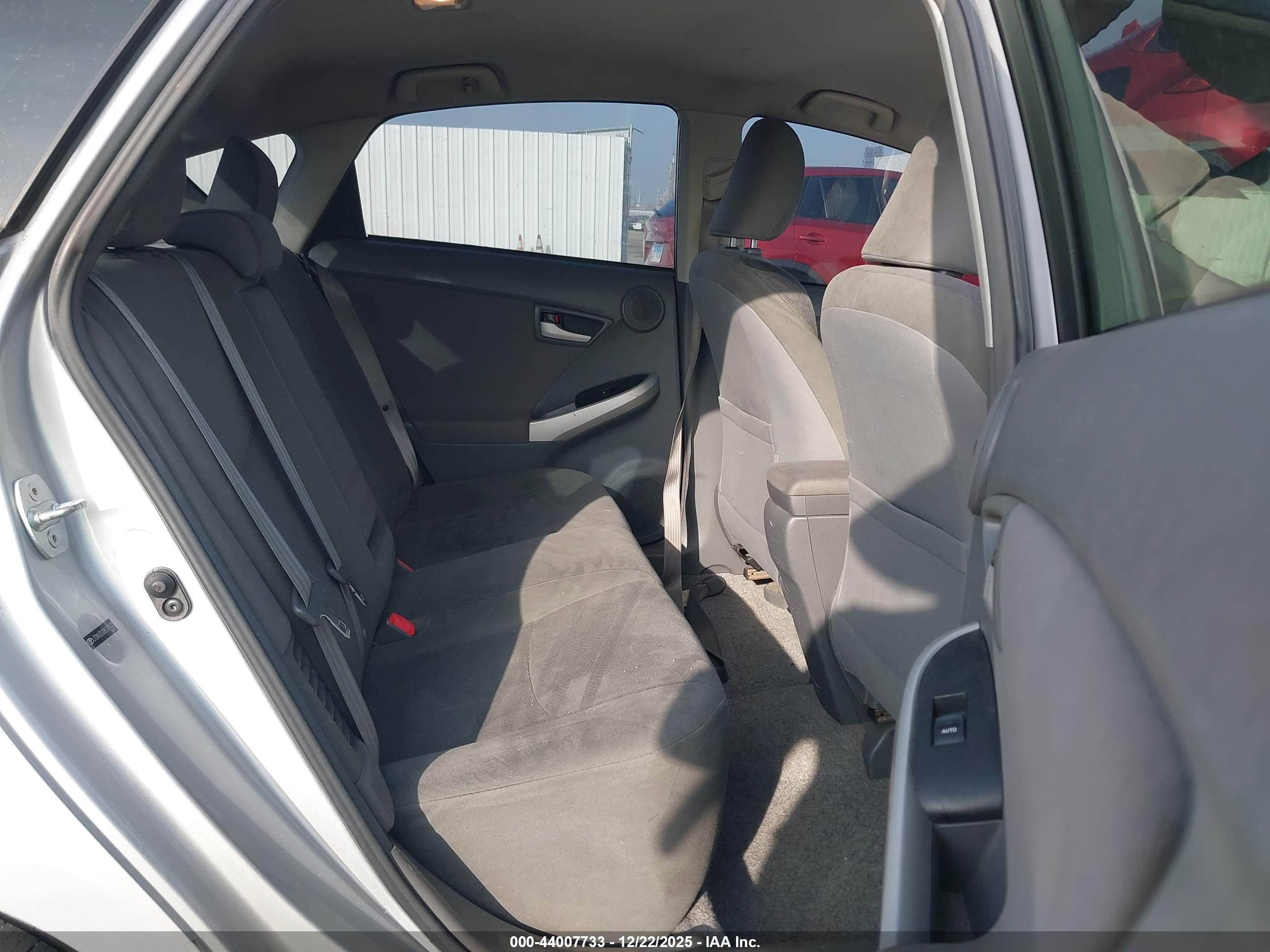 TOYOTA PRIUS image 8