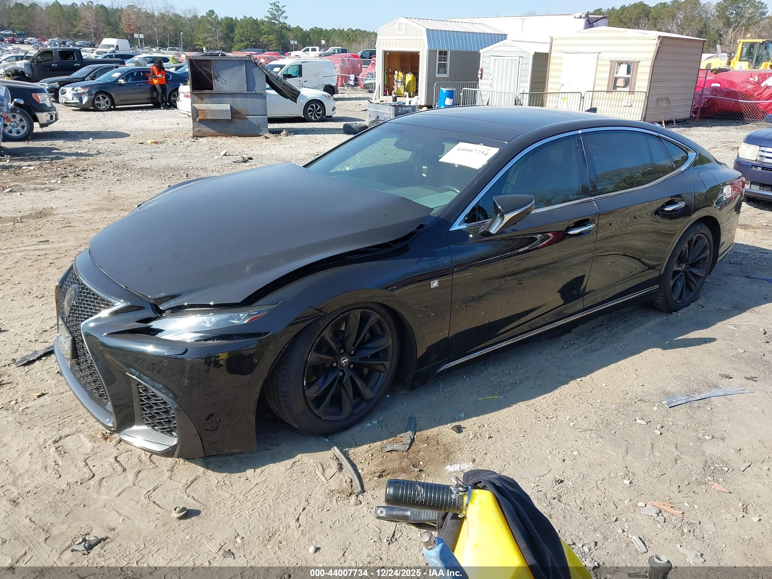 LEXUS LS image 2